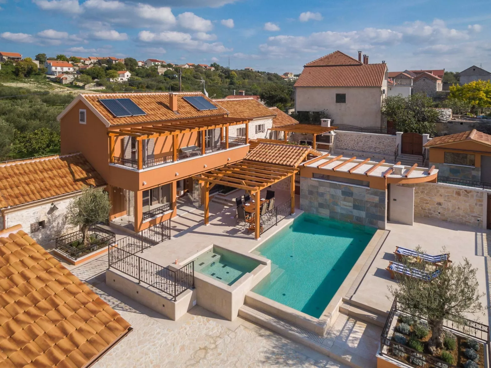 Die Höfe der Villa Ivan-Image-tags.info