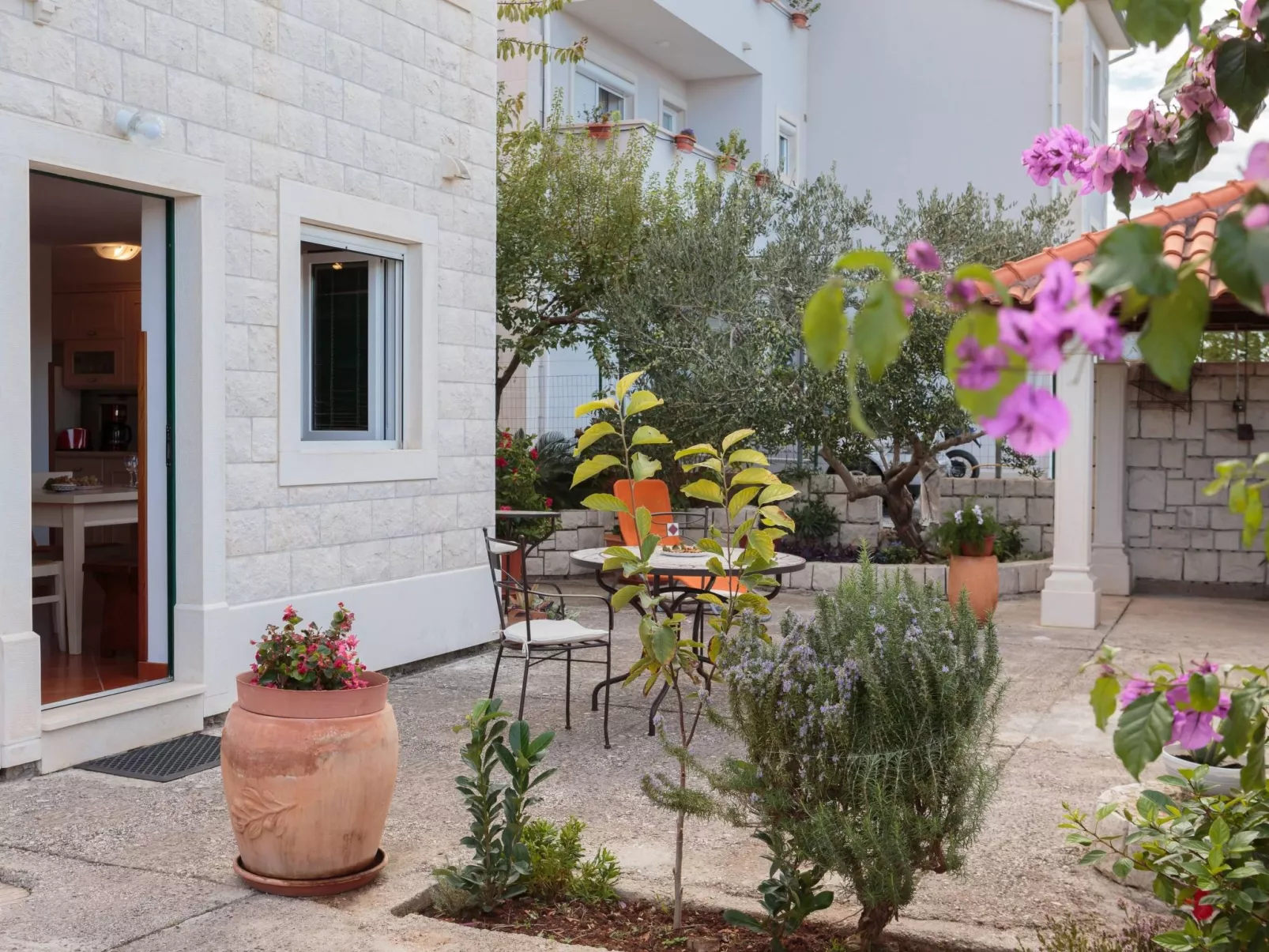 Luxuriöses Studio-Apartment mit Terrasse-Outside