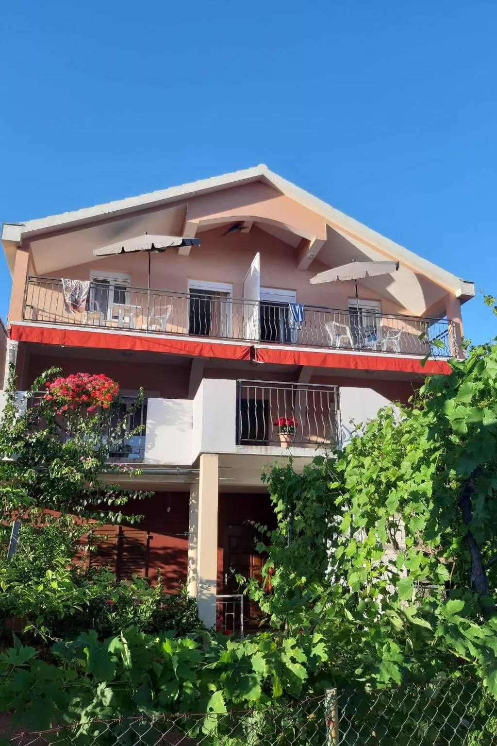 Appartement mit Balkon-Dehors