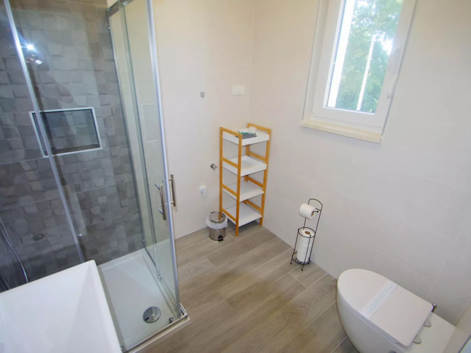 Mit privatem Pool, Dorf Šišan-Drinnen