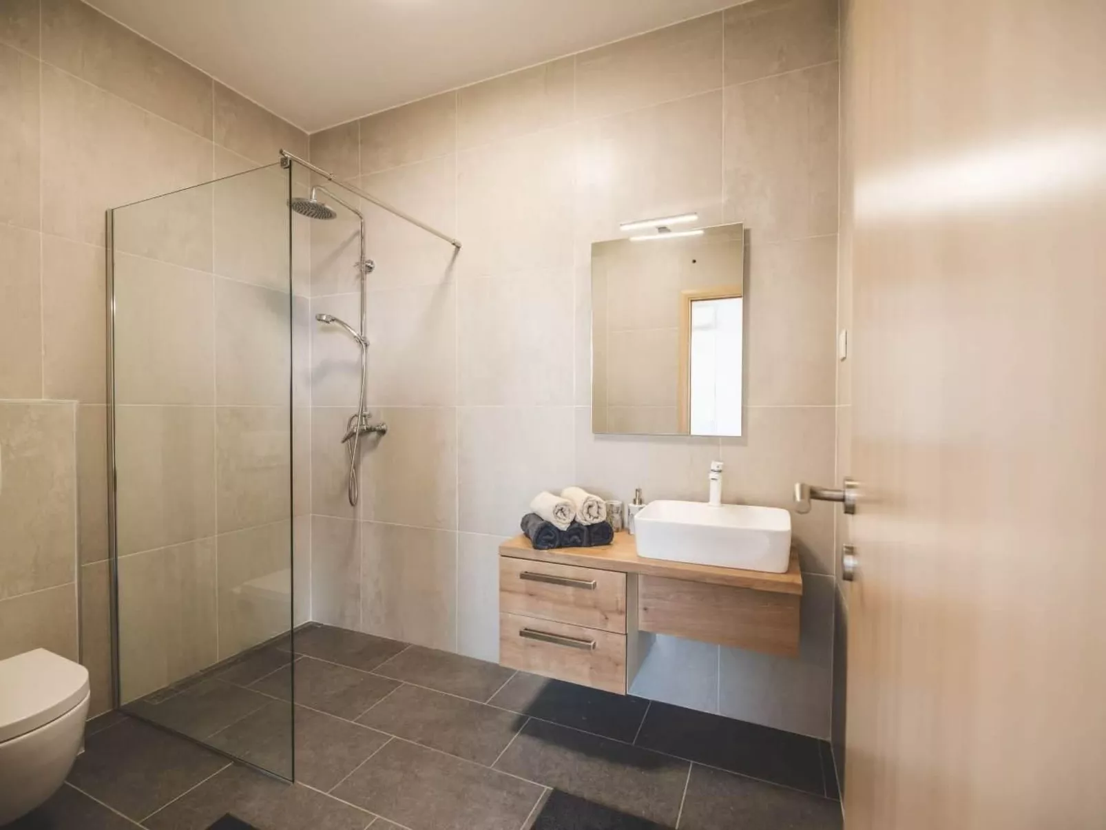 Für 7 Personen und 1 Kind