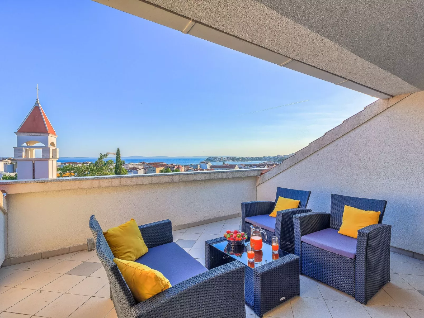 "Villa Rock" mit Blick auf das Wasser-Drinnen