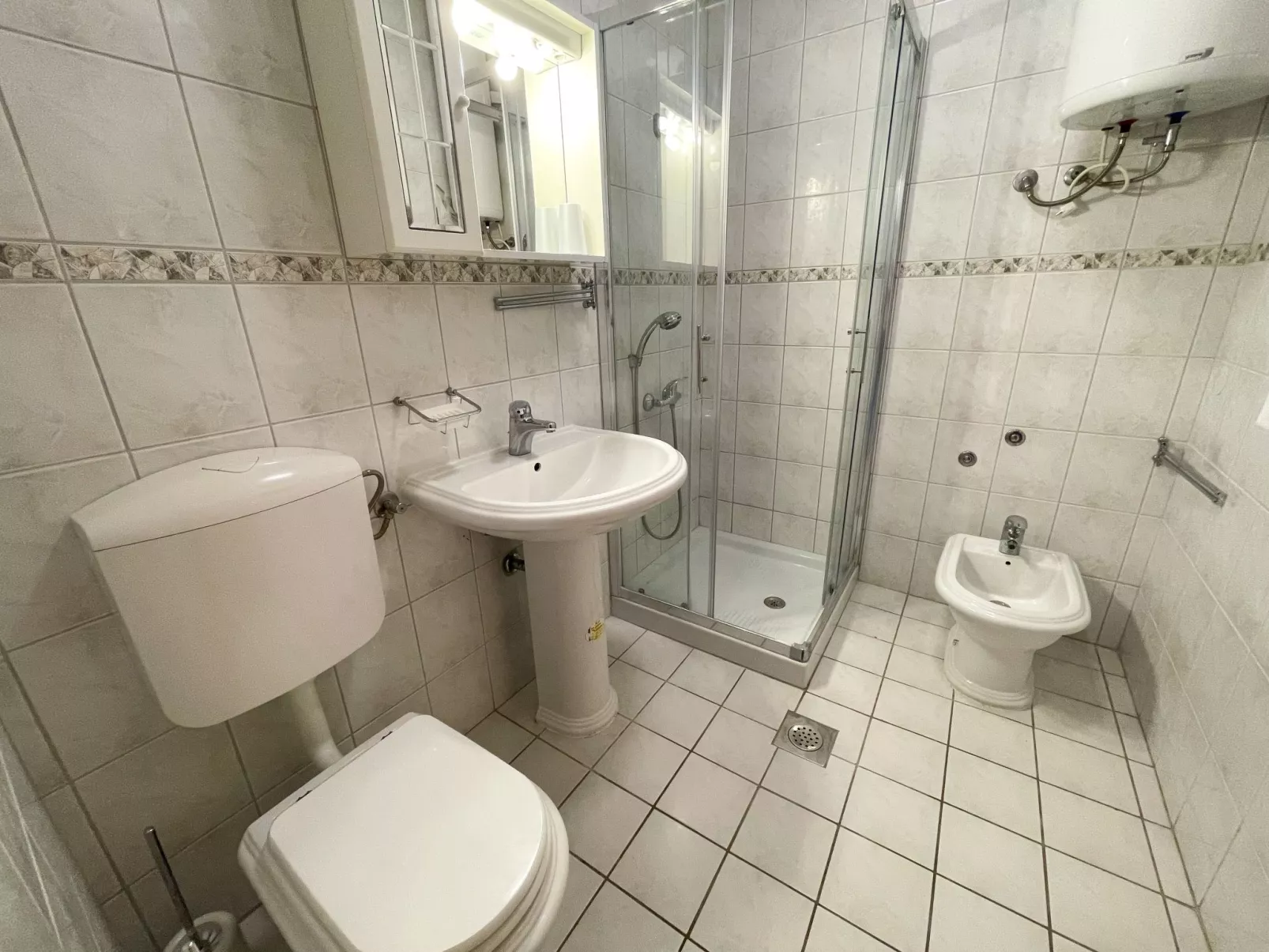 Ljiljana 8 - Drinnen