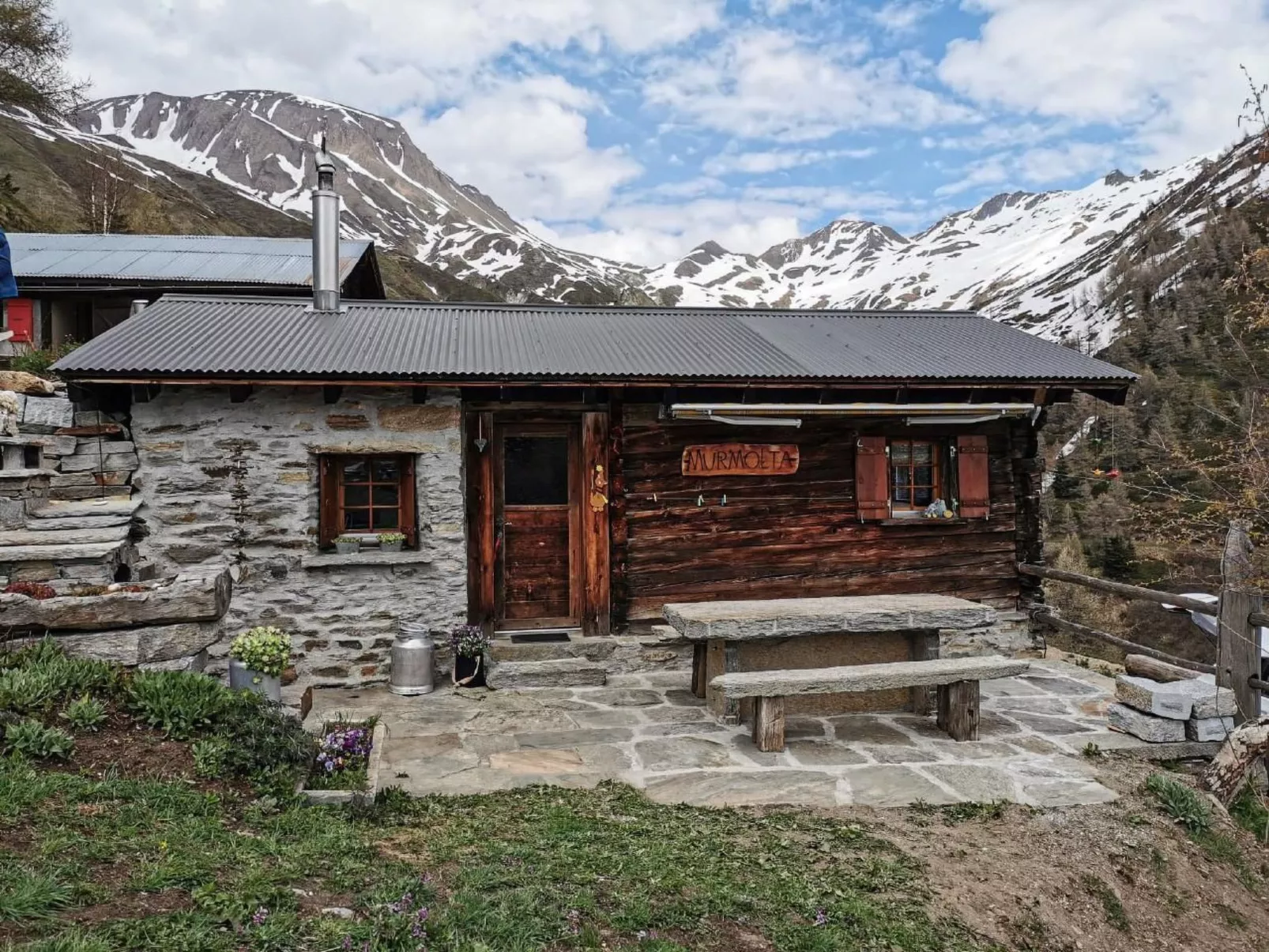 Alphütte Murmolta auf der Sonnenterrasse im Wallis
