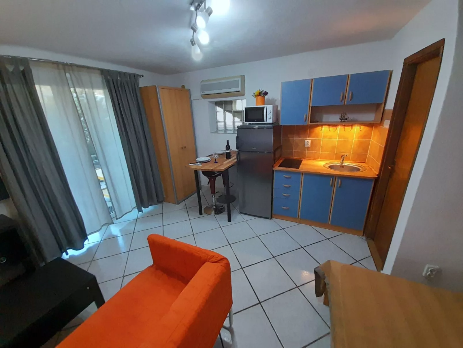 Studio mit Terrasse für zwei Personen-Drinnen