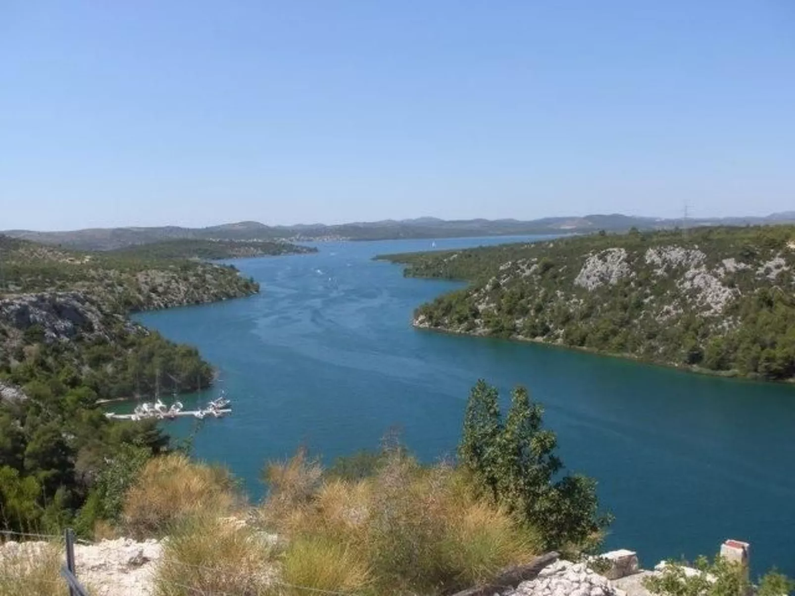 Mit Blick auf das Wasser-Dehors