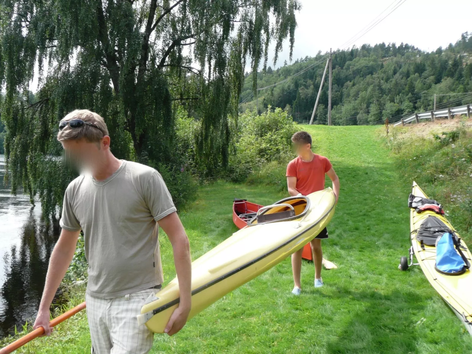 Mit Blick auf das Wasser-Dehors