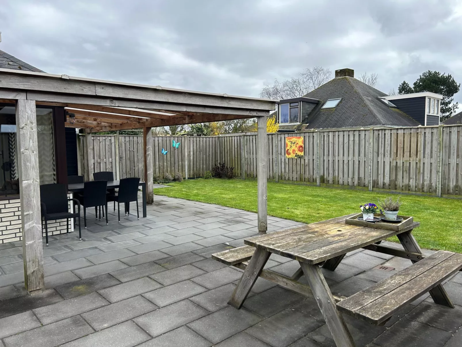 Gemütliche Hütte-Outside