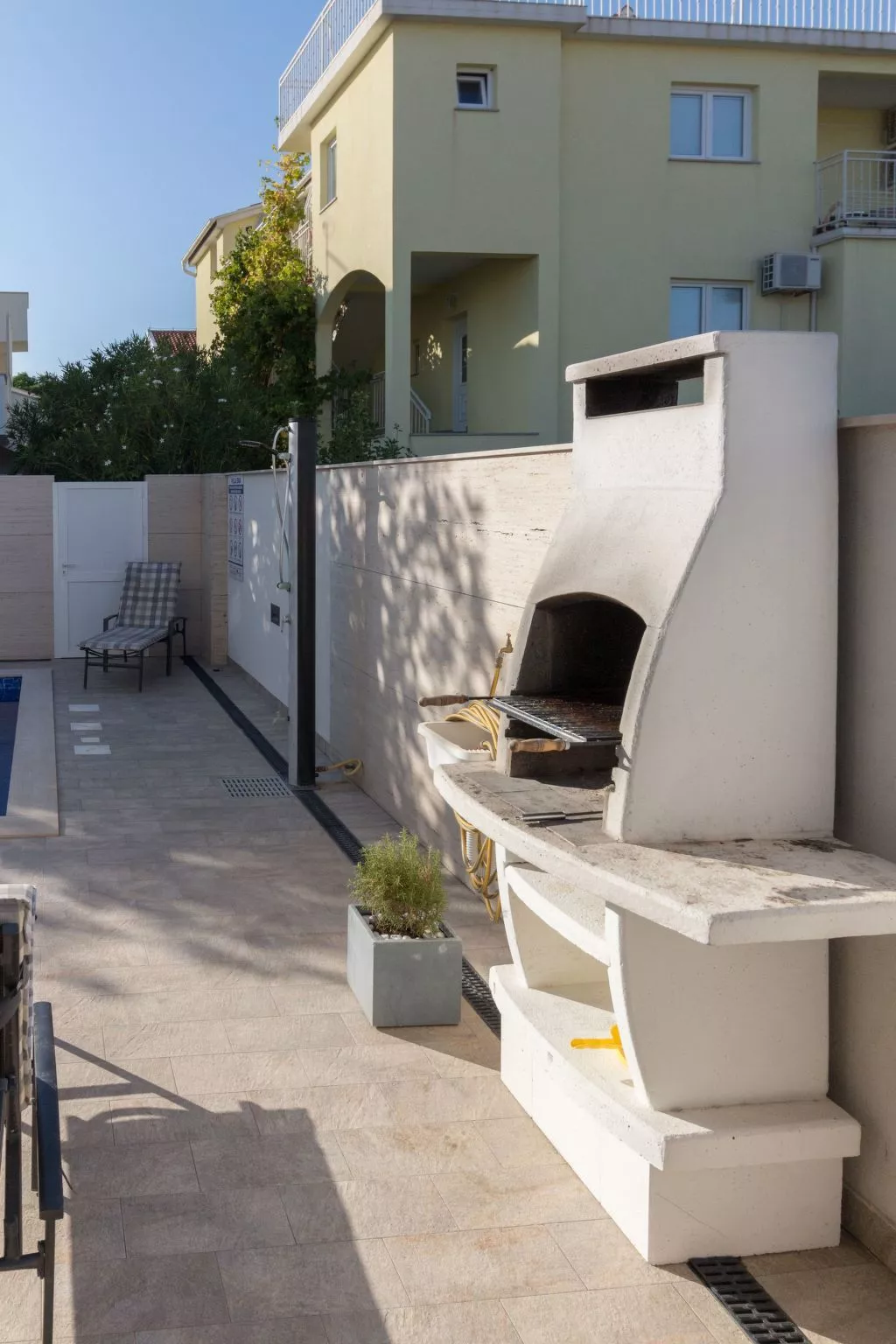 Villa Ema - beheizter Salzwasserpool, Fitnessraum und Sauna-Draußen