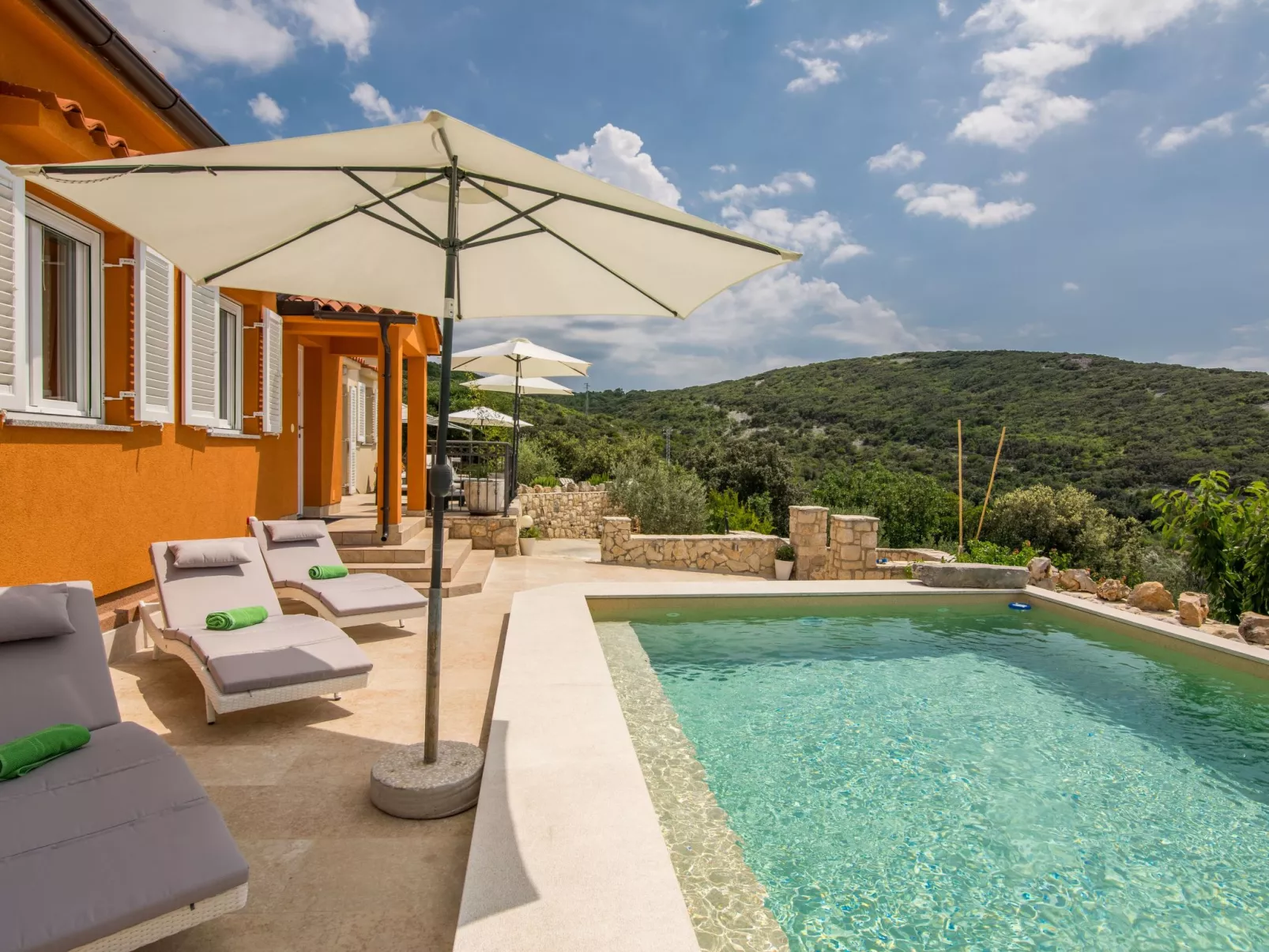 Exklusive und stilvolle Meerblick-Inselvilla