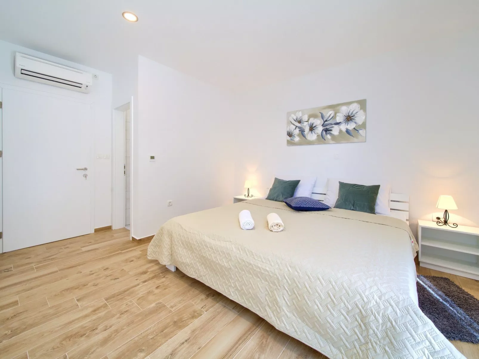 Geräumige, luxuriöse 5*-Ferienvilla mit Meerblick, eigenem Pool und großer Terr-Dedans