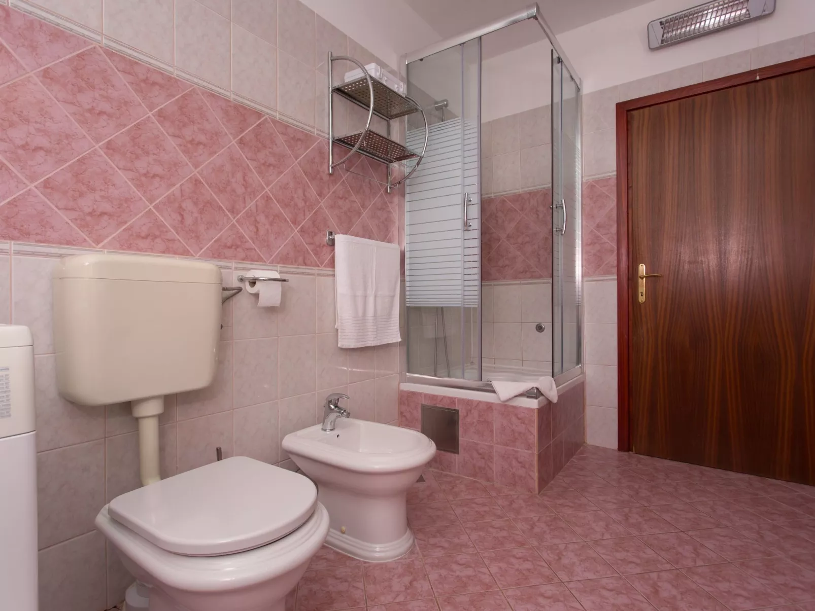 Für 5 Personen ca. 65 m&sup2; in Okrug Gornji, Adriaküste Kroatien (Kroatische-Dedans