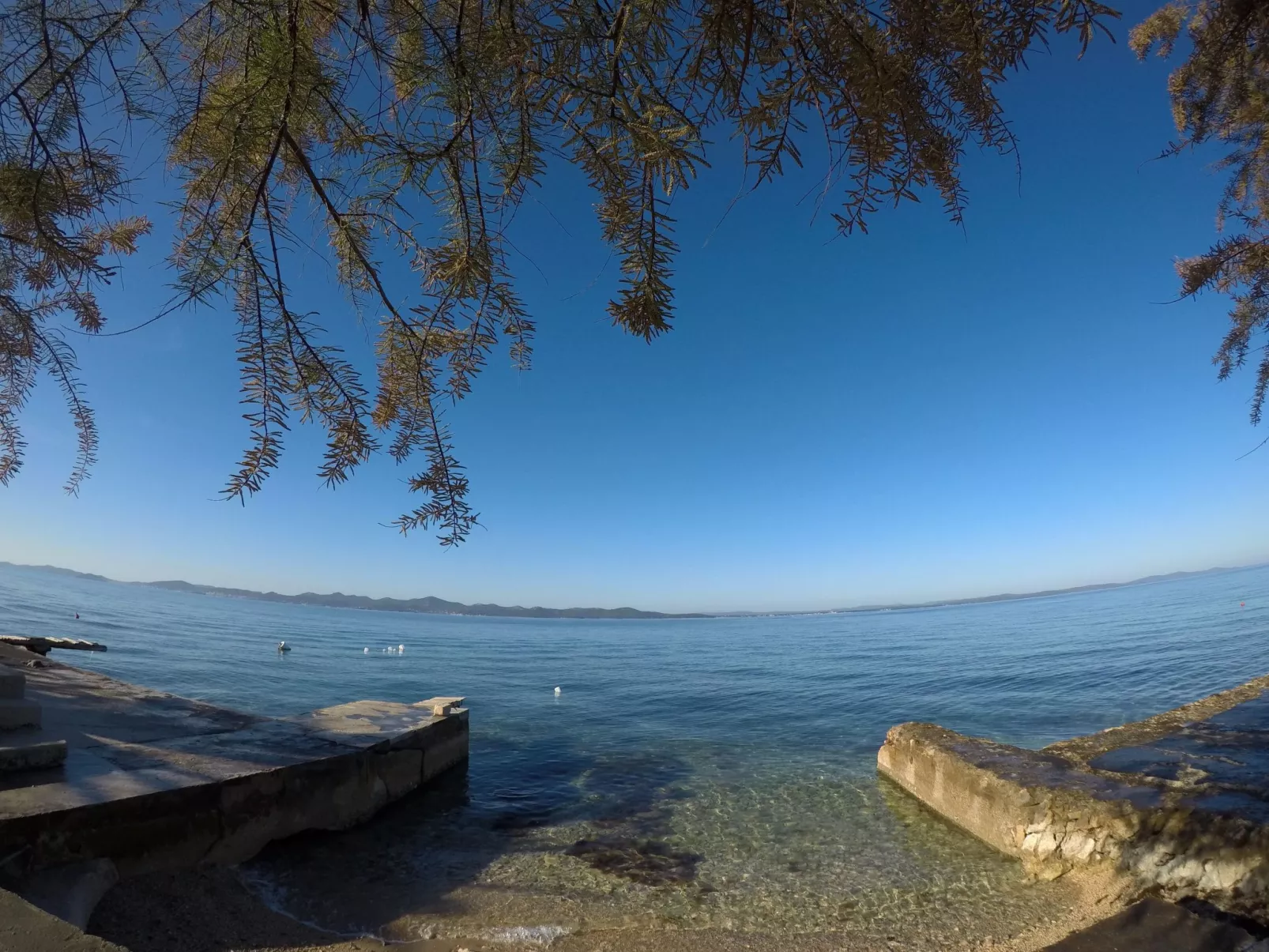 "Lenko 1" mit Blick auf das Wasser-Dehors