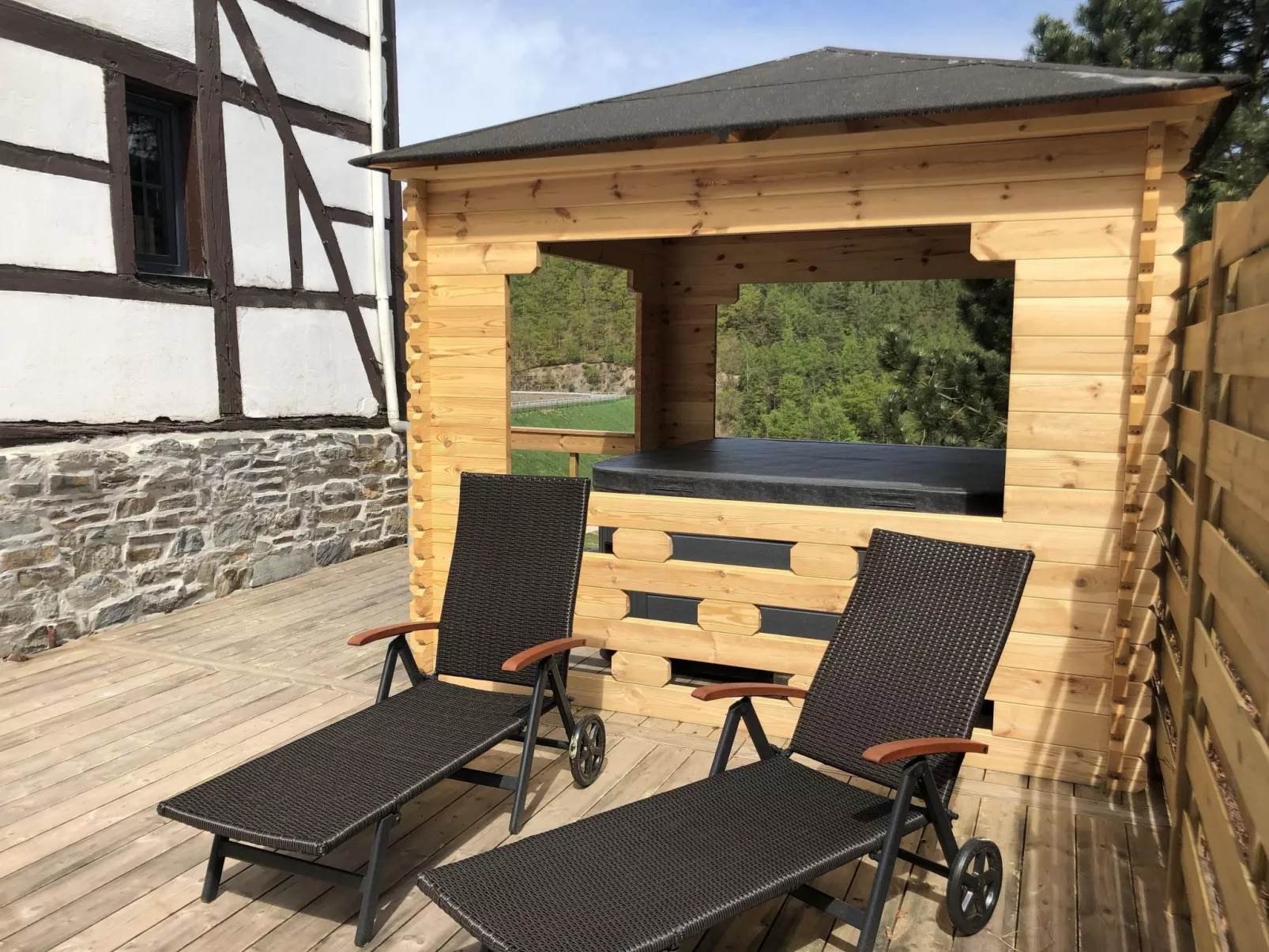 7p jacuzzi seeblick-Outside