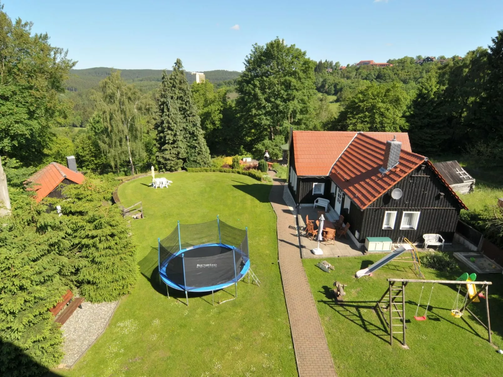 Mit Garten und Spielplatznutzung-Draußen