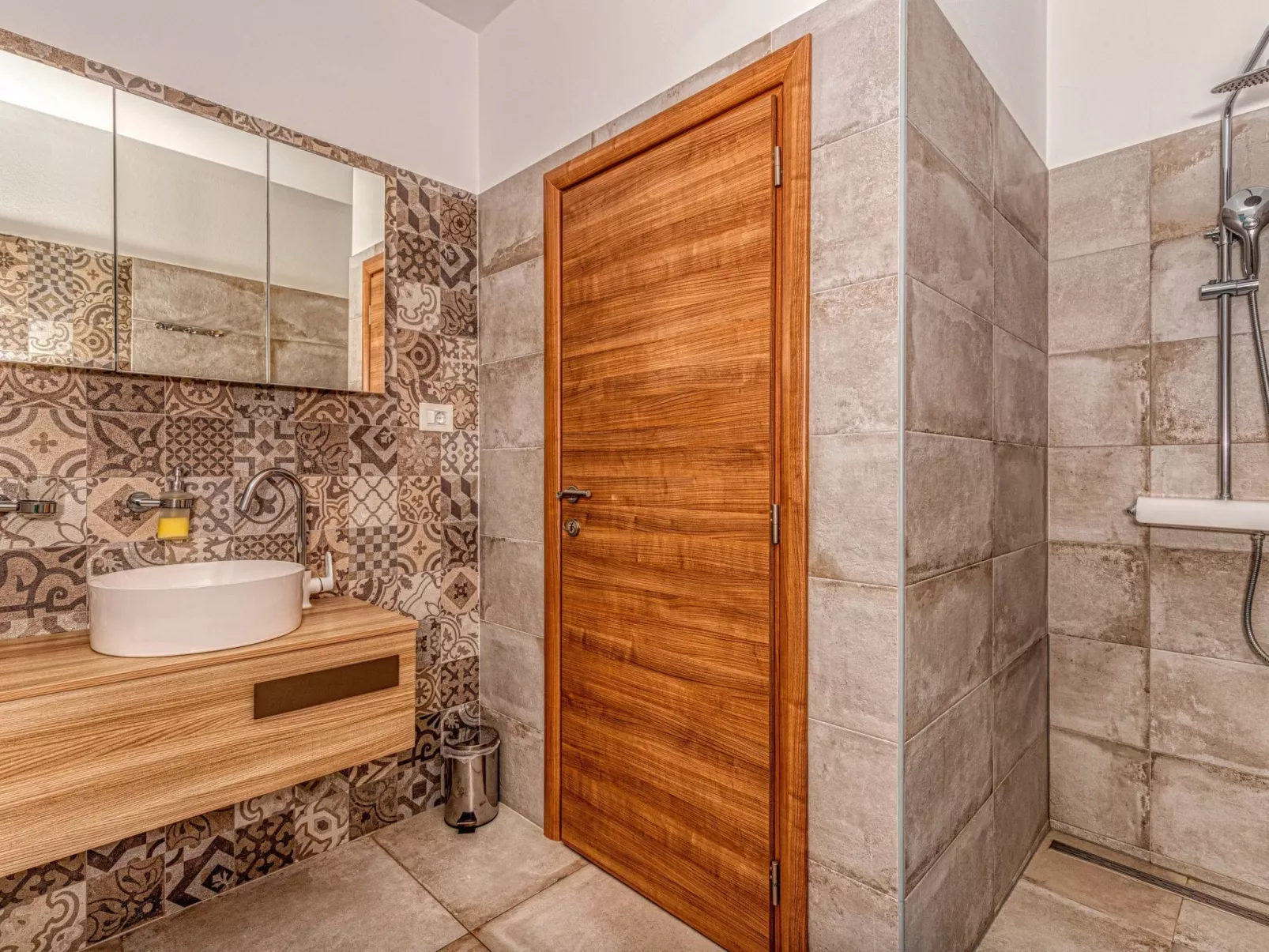 Leon's Holiday Homes-Dedans