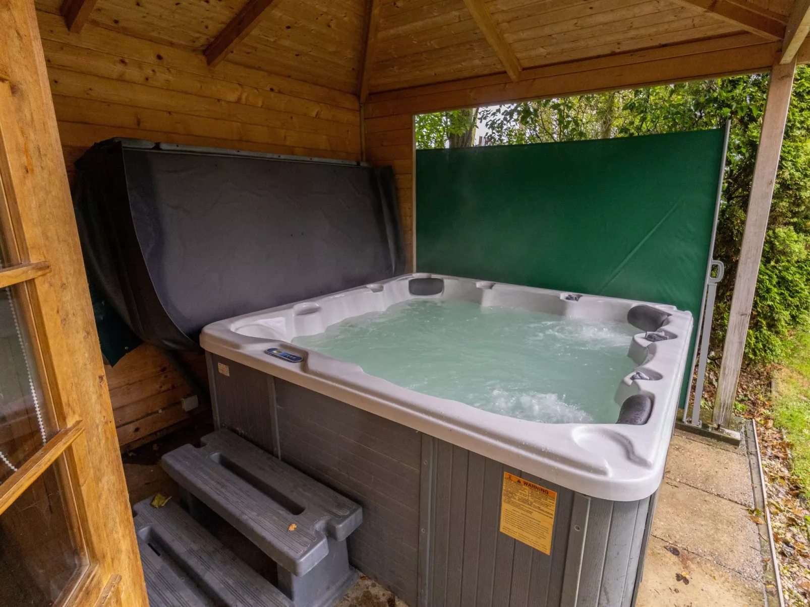 "Ferienhaus mit Jaccuzi"-Draußen