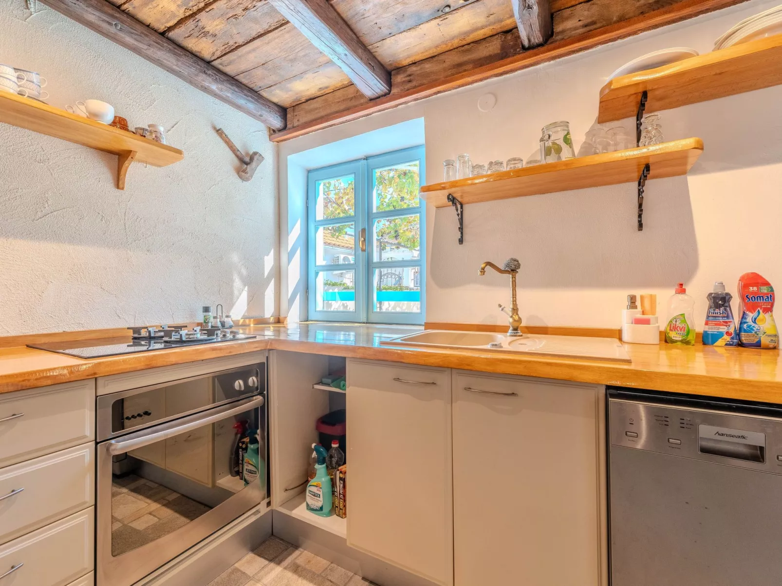 Heritage Stone House -T.A Leut Agency-Drinnen