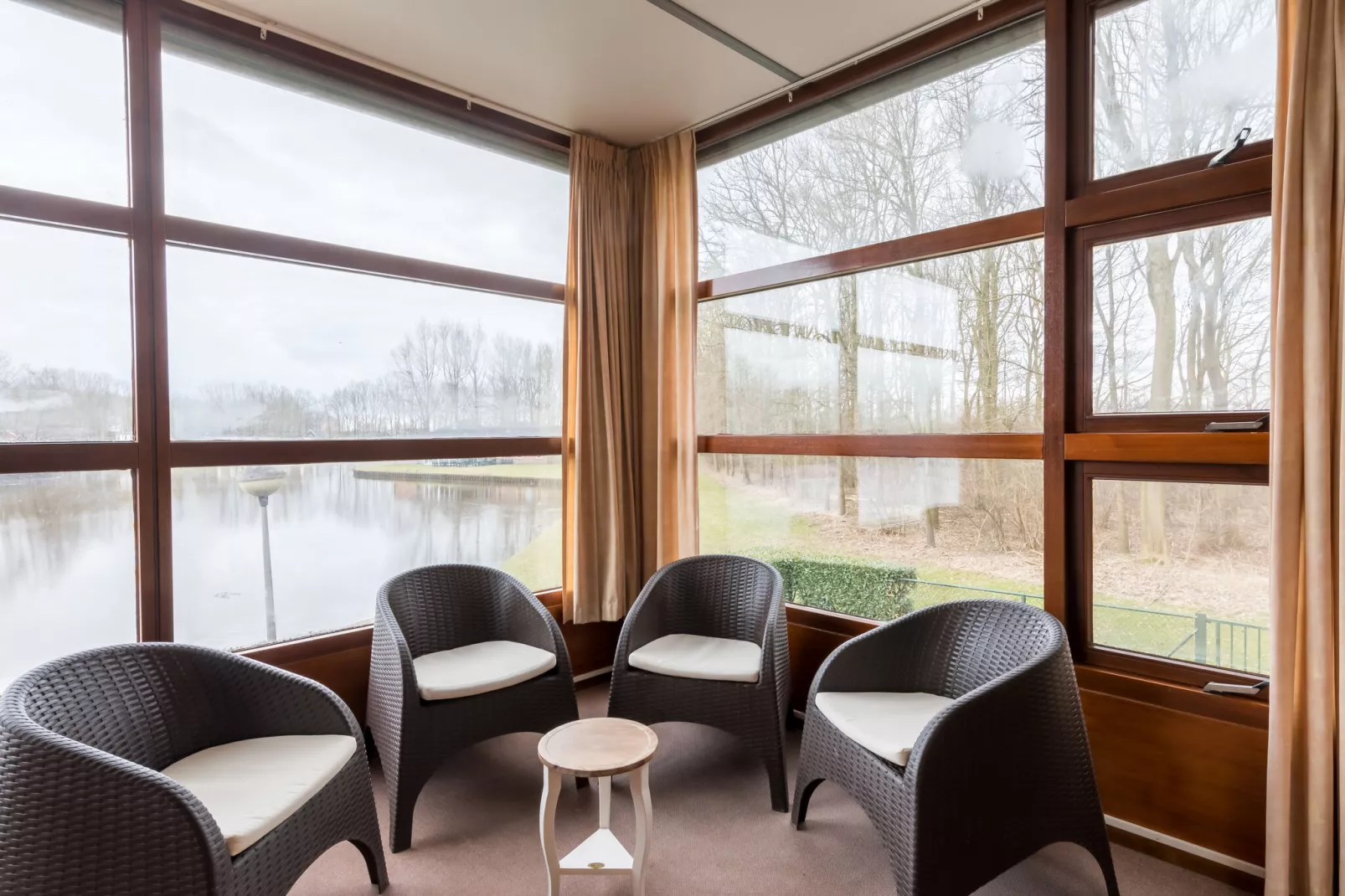 Hunzepark 10-Living room