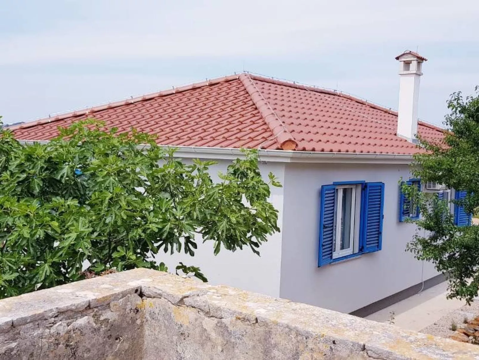 "Ena" mit Blick auf das Wasser-Draußen