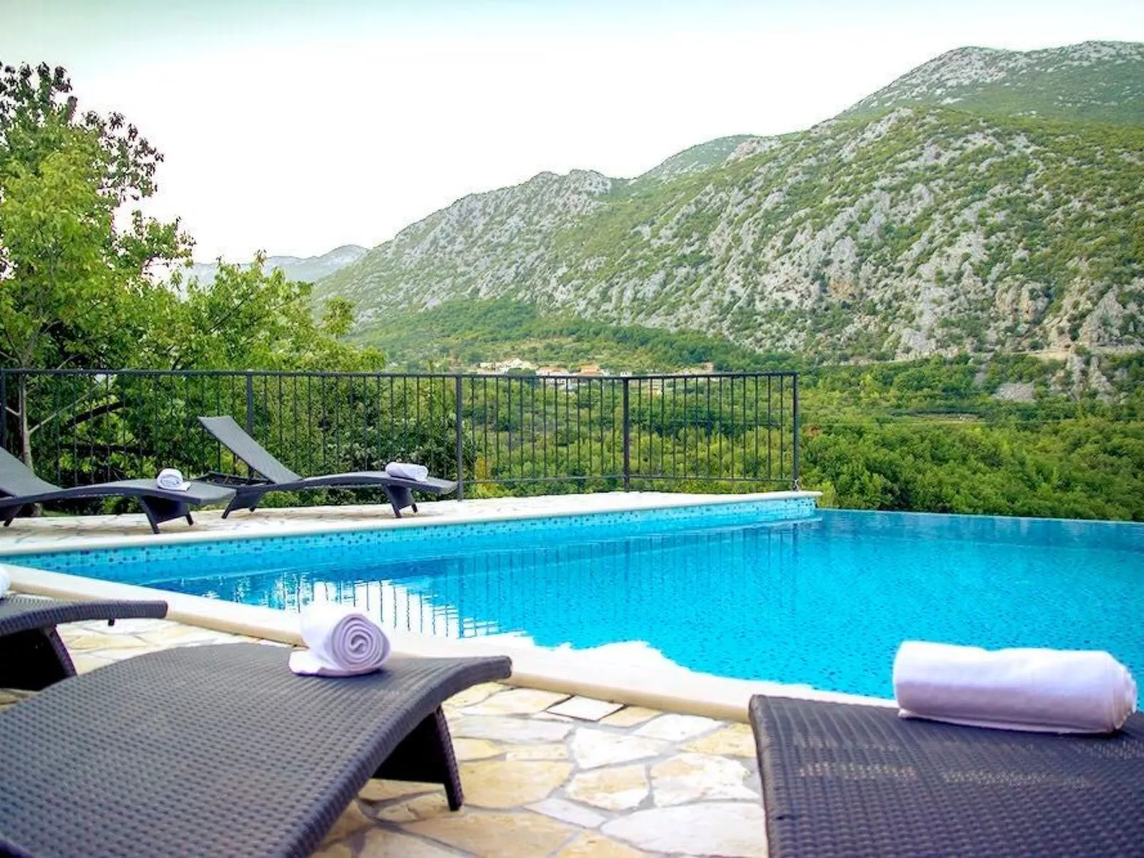 Villa Mosor mit beheiztem Salzwasserpool und Sauna