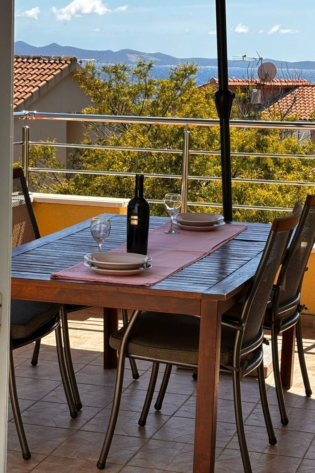 "Lile" mit Blick auf das Wasser-Dehors