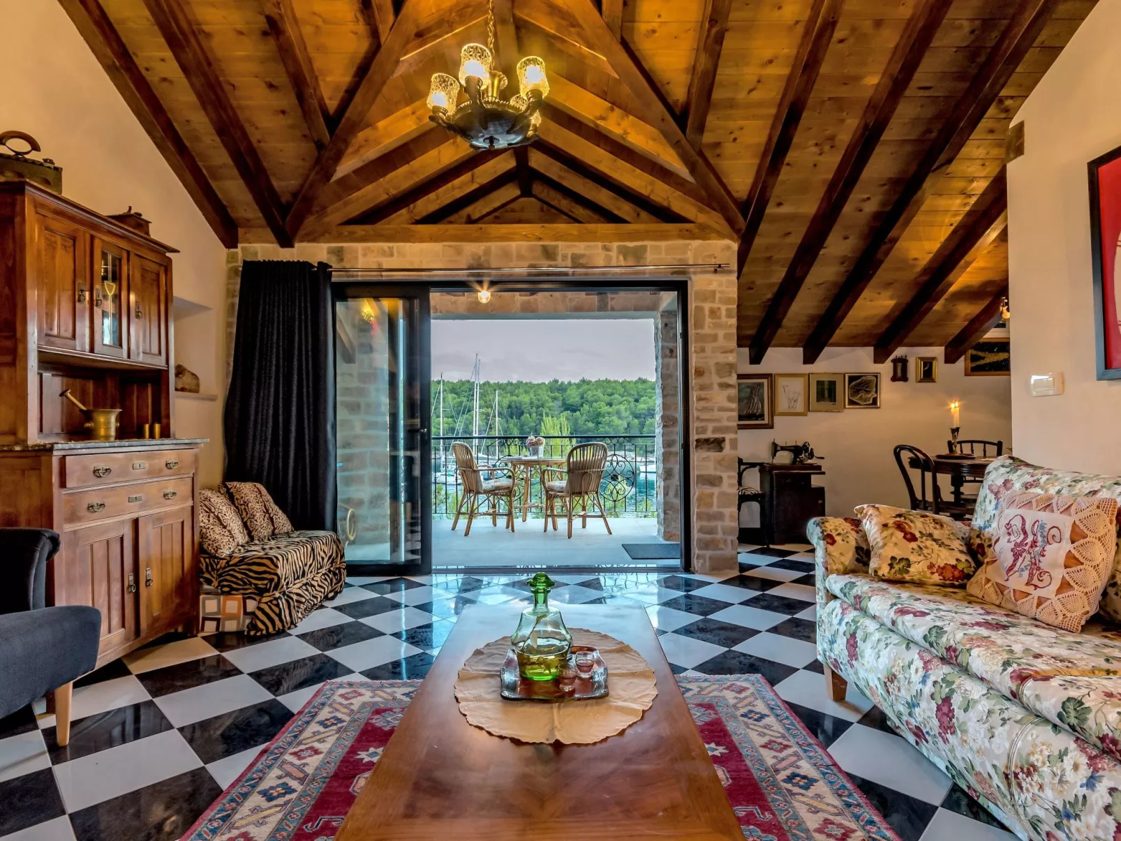 Hidden Heaven Private Resort - Beheizter Pool-Drinnen