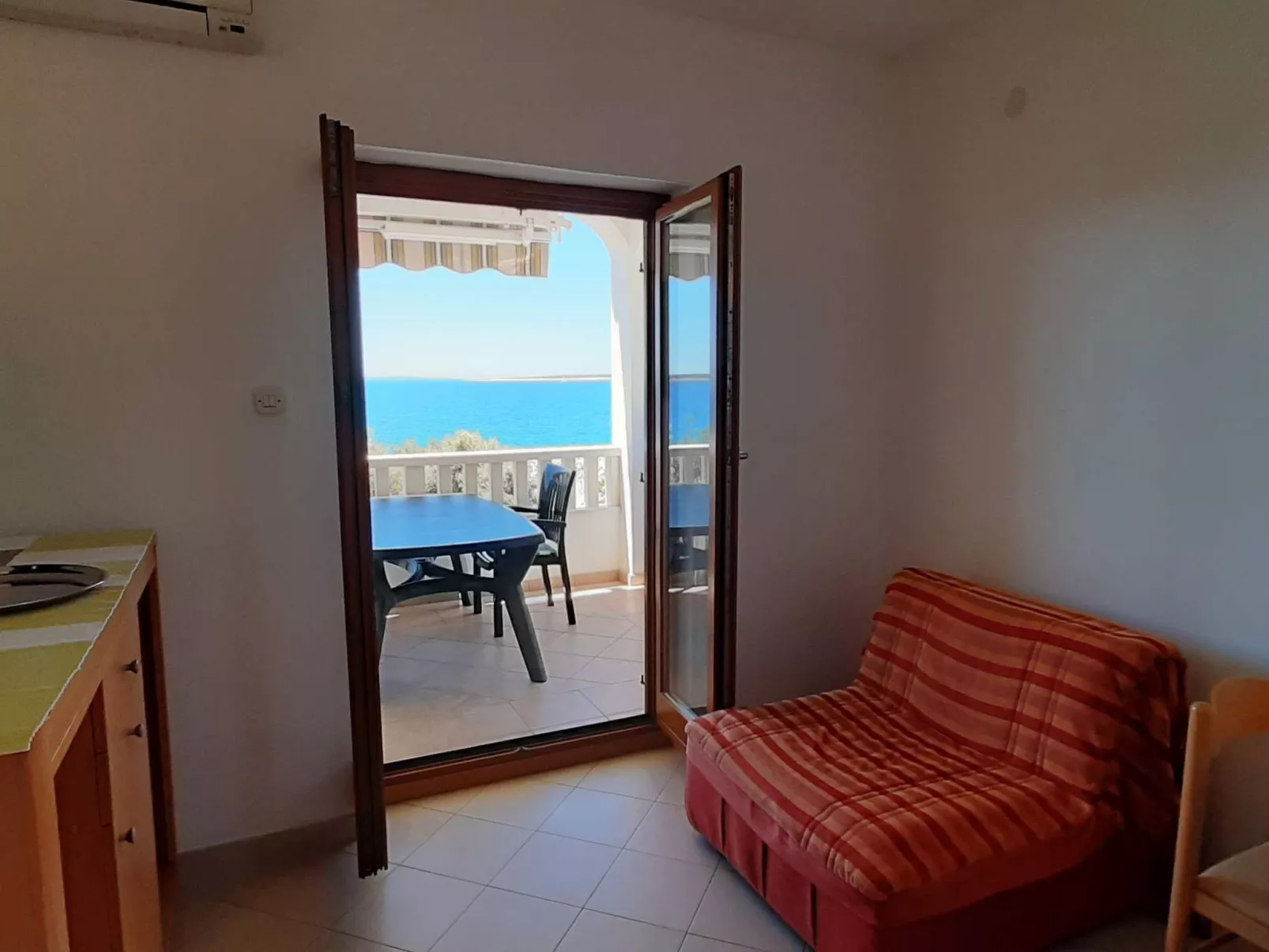 "Mia" mit Blick auf das Wasser