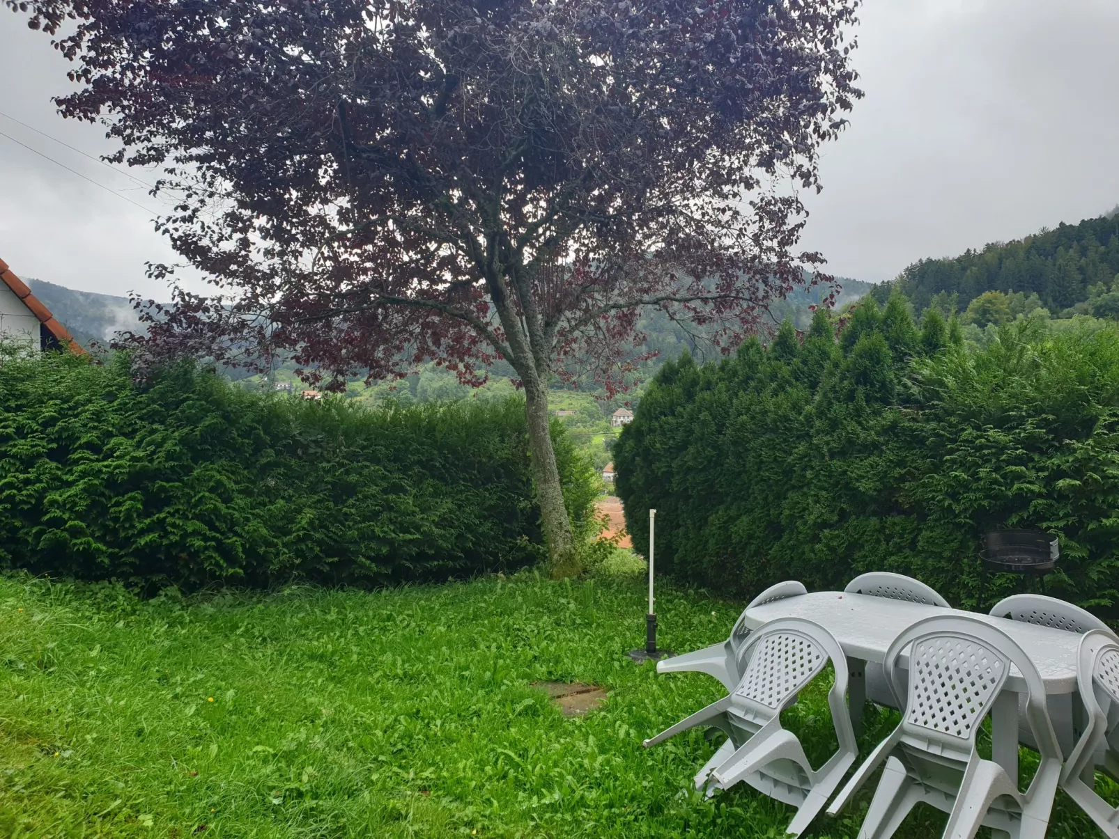 Mit Balkon, Garten und Talblick