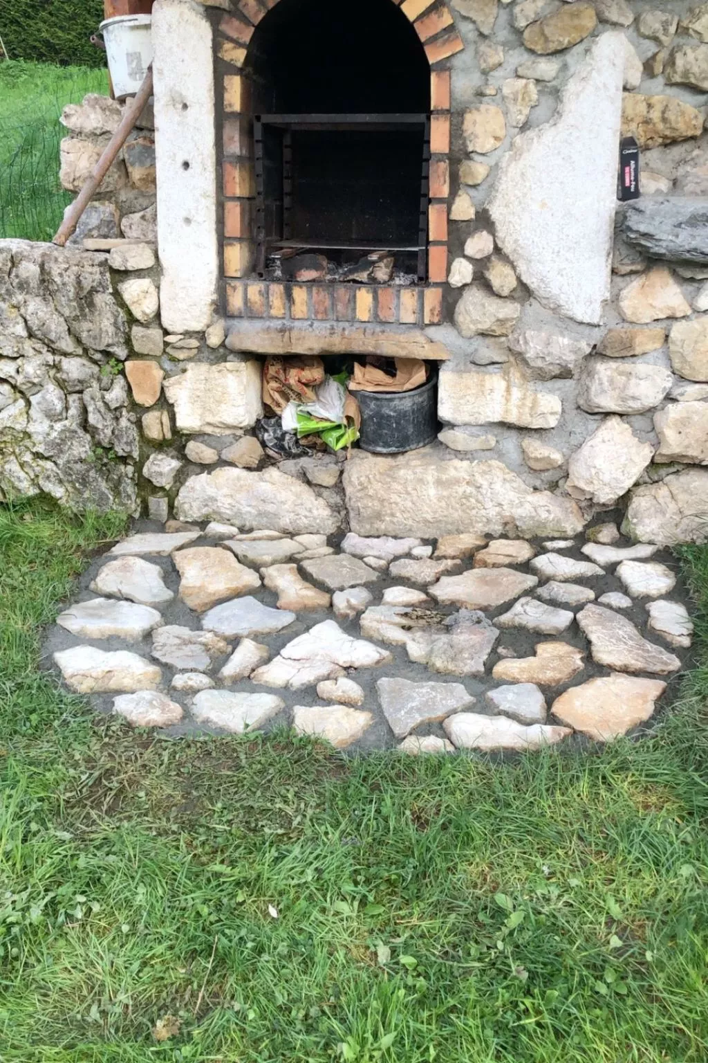 "Au Crêt du Bois" (Auf dem Wald)-Draußen