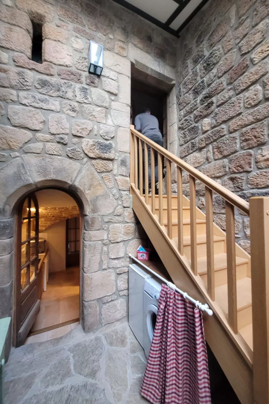 Steinhaus und Freischwimmbad, 4 Betten, 2SZ