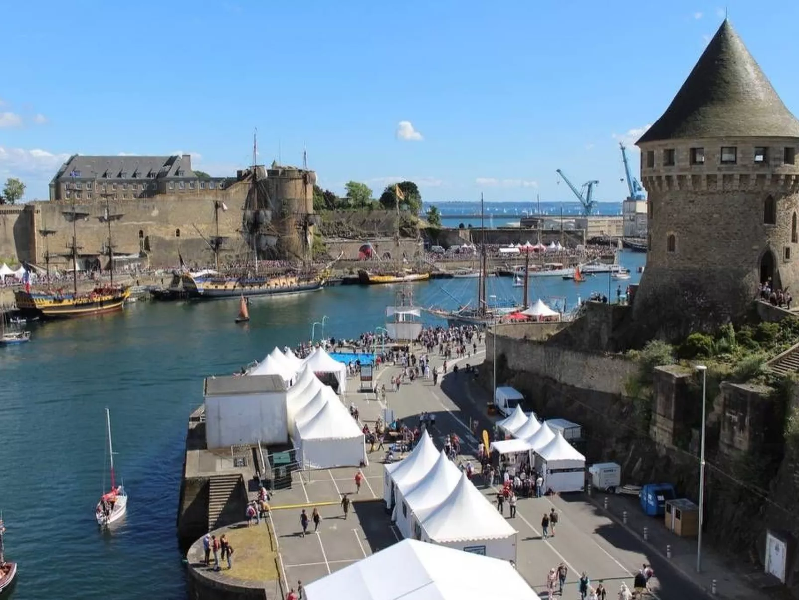 Kleine Wohnung in großem Familienhaus-Dehors
