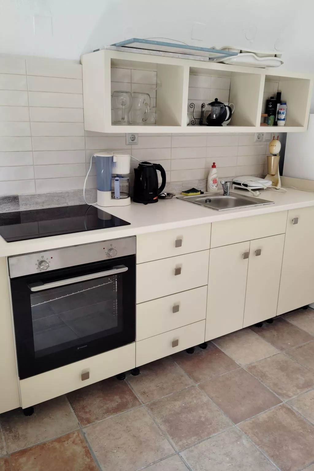 "Goulas" mit Blick auf das Wasser-Image-tags.info