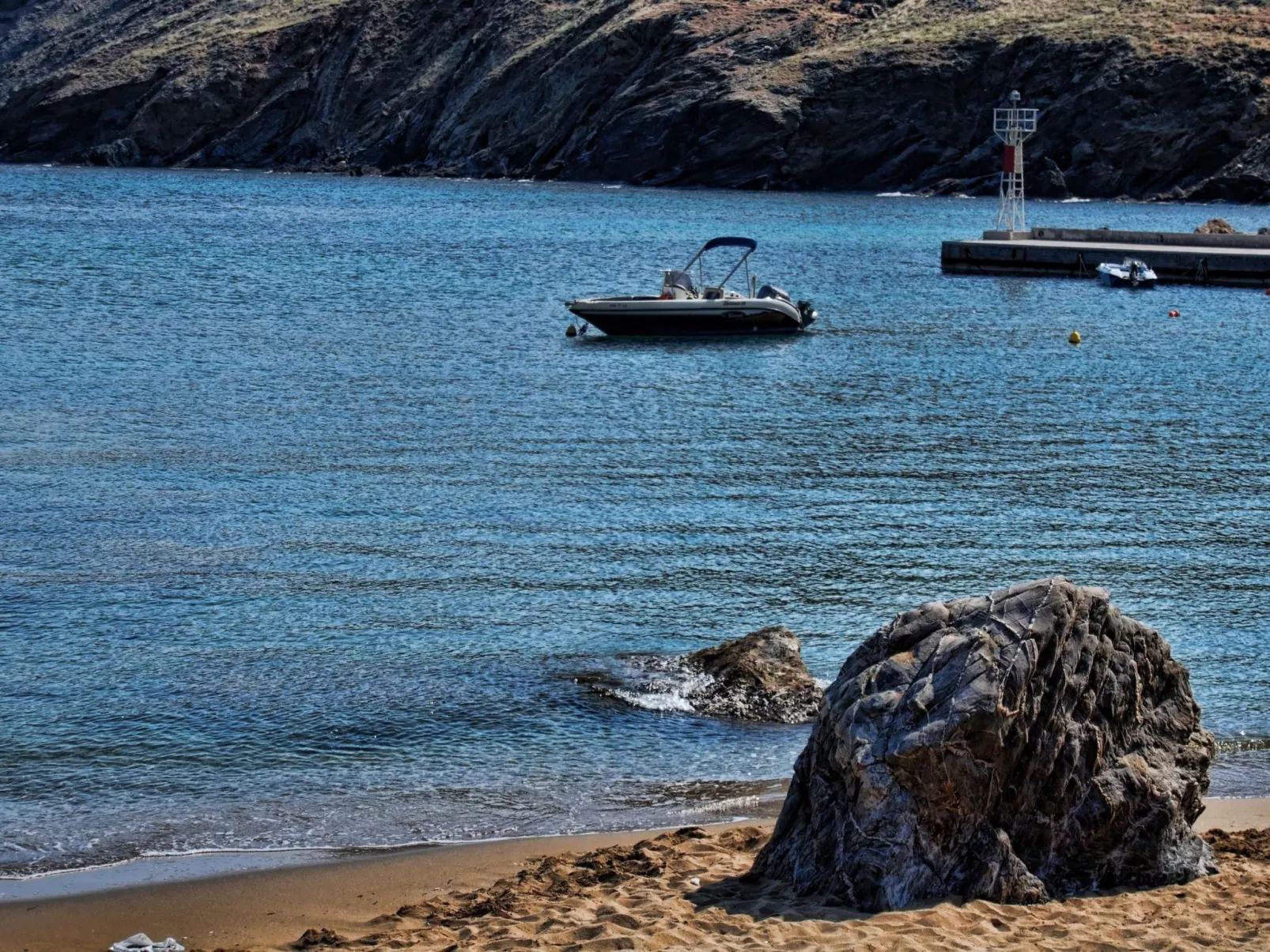 Schönes Haus in Panormos mit kleinem Garten