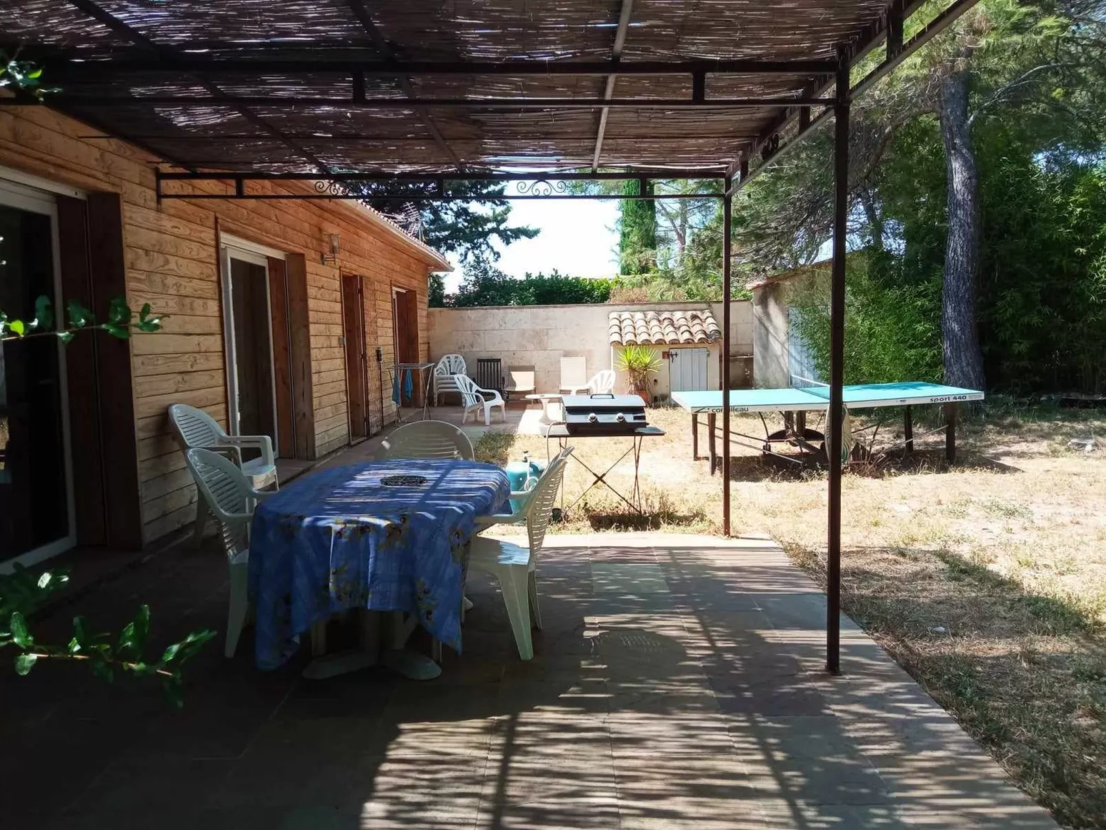 La petite maison sous les pinins-innenpool-Draußen