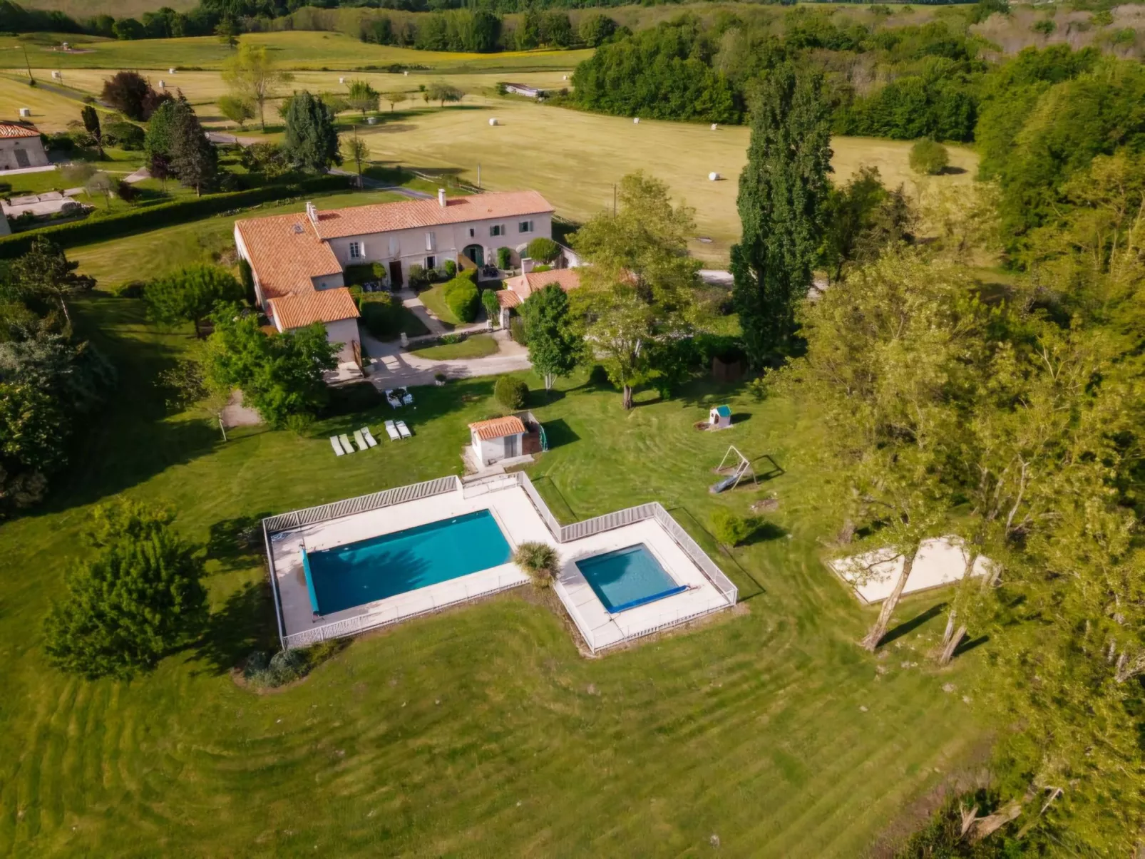 Domaine des Prairies de Latry-Outside