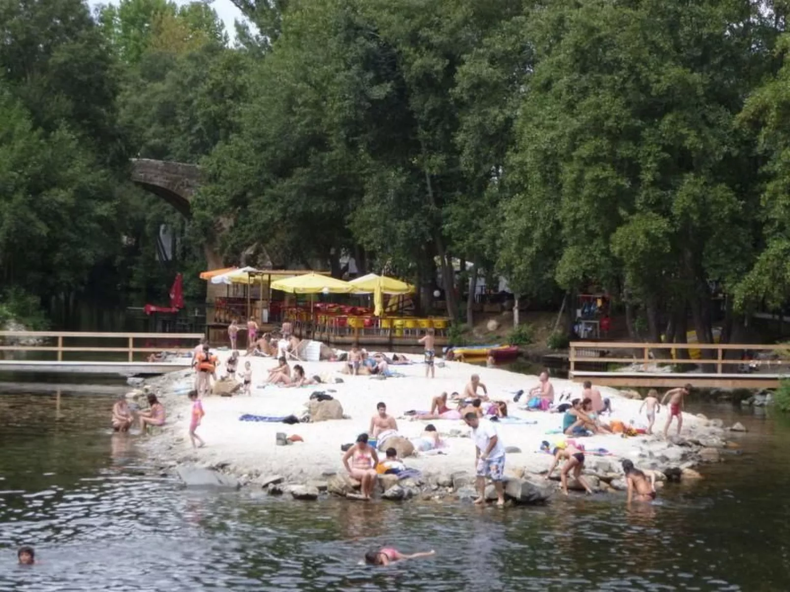 Mit Sonnenterrasse und großem Garten-Draußen