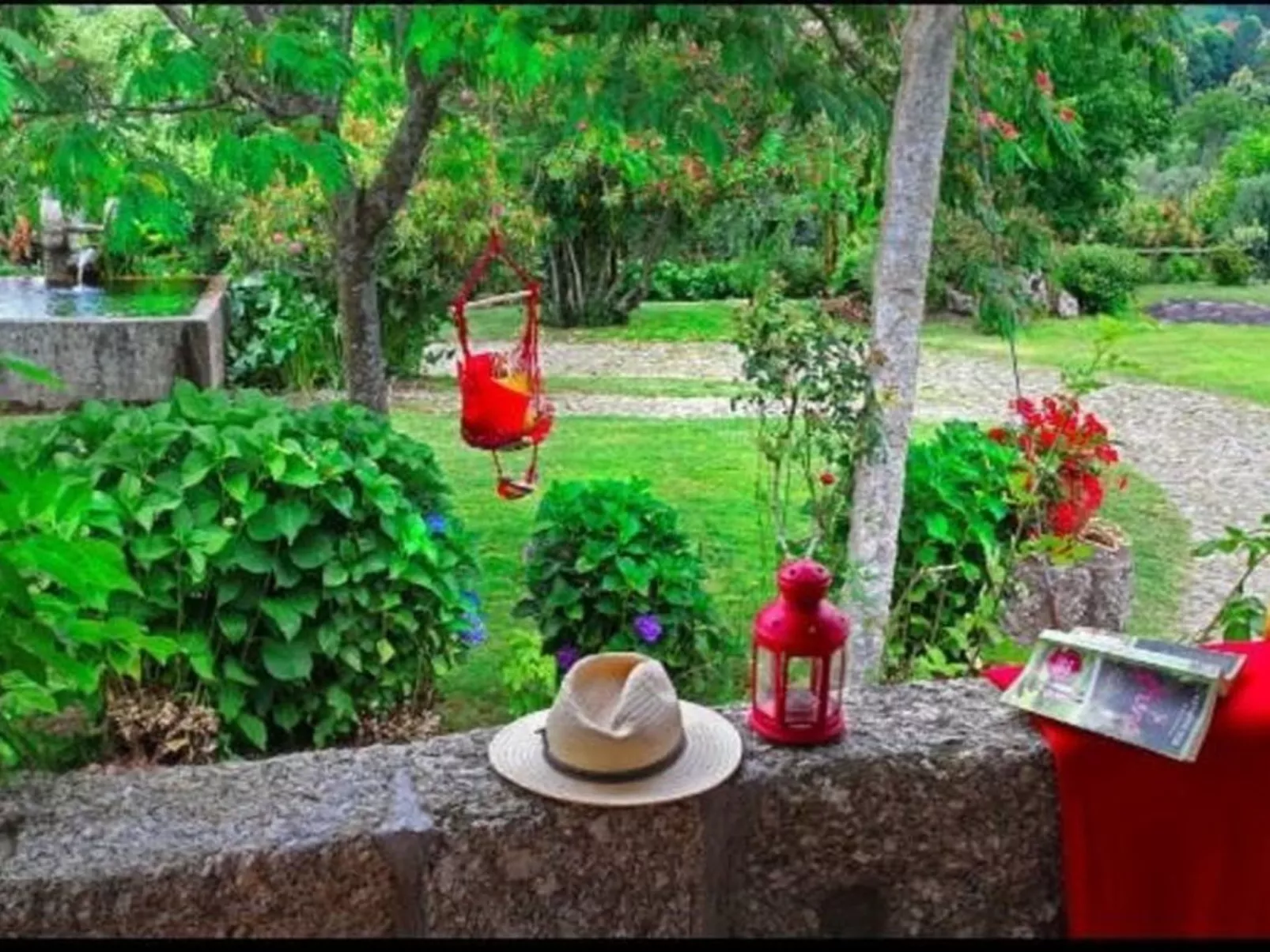 Fabelhafter Pool in einer atemberaubenden Landschaft-Draußen