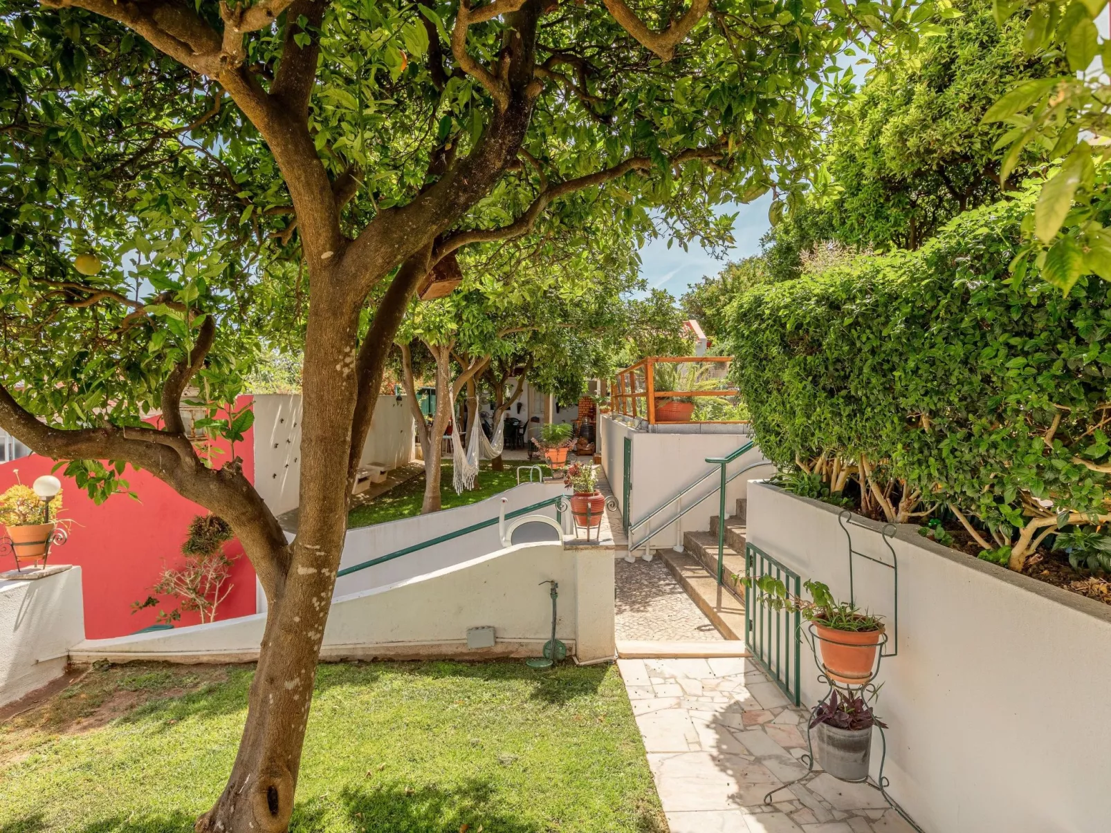 Nette Wohnung mit Kleinem gemeinsamem Pool - Outside