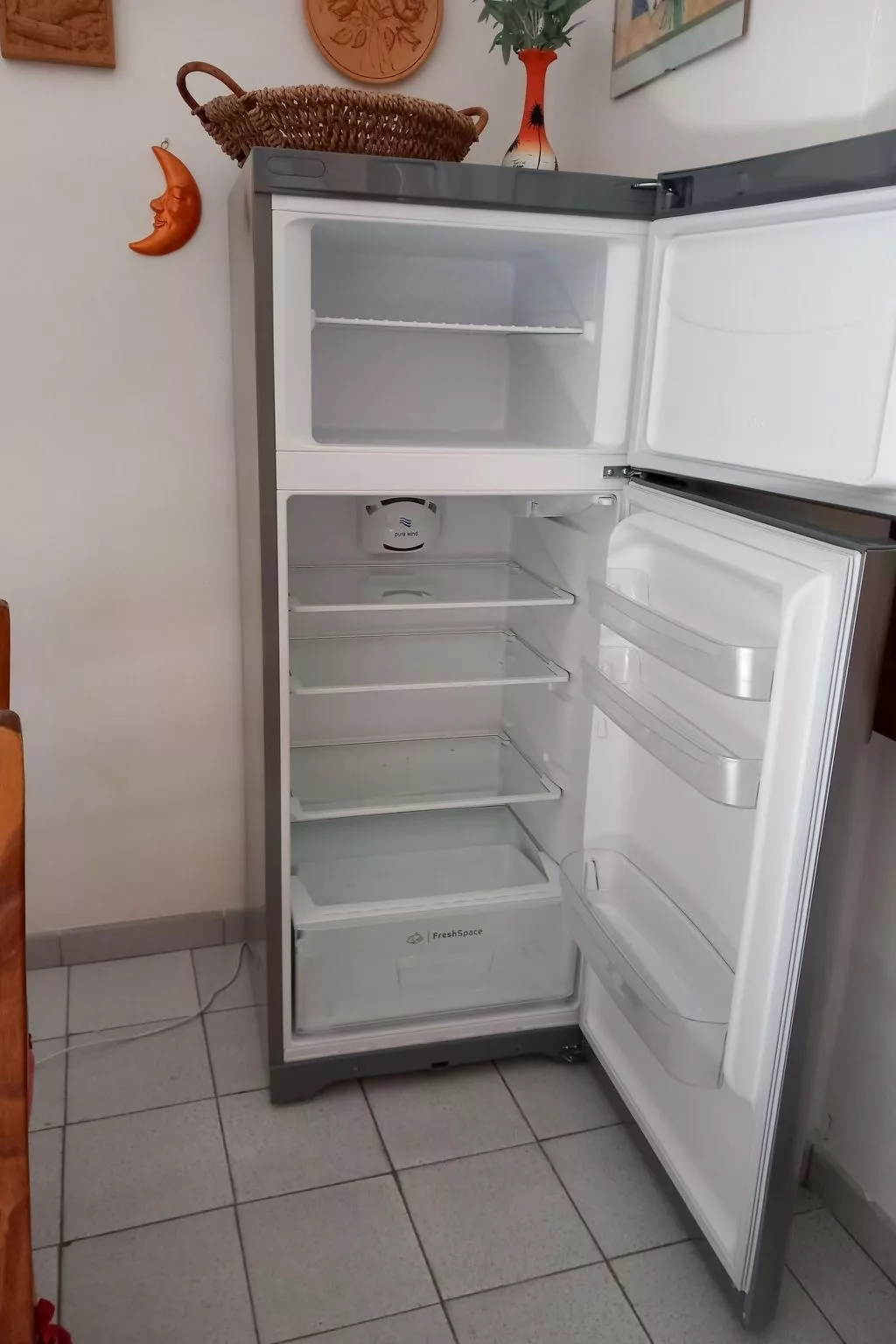 Mit Blick auf das Wasser-Dedans