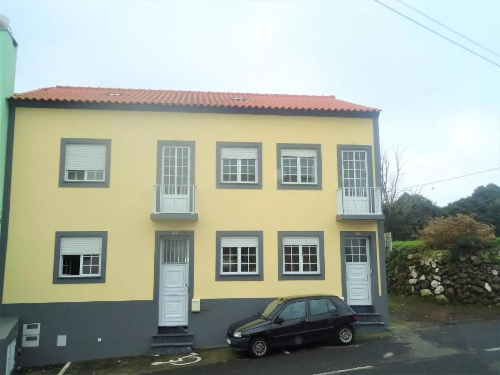 Geräumiges Haus in der Nähe von Angra do Heroismo-Draußen