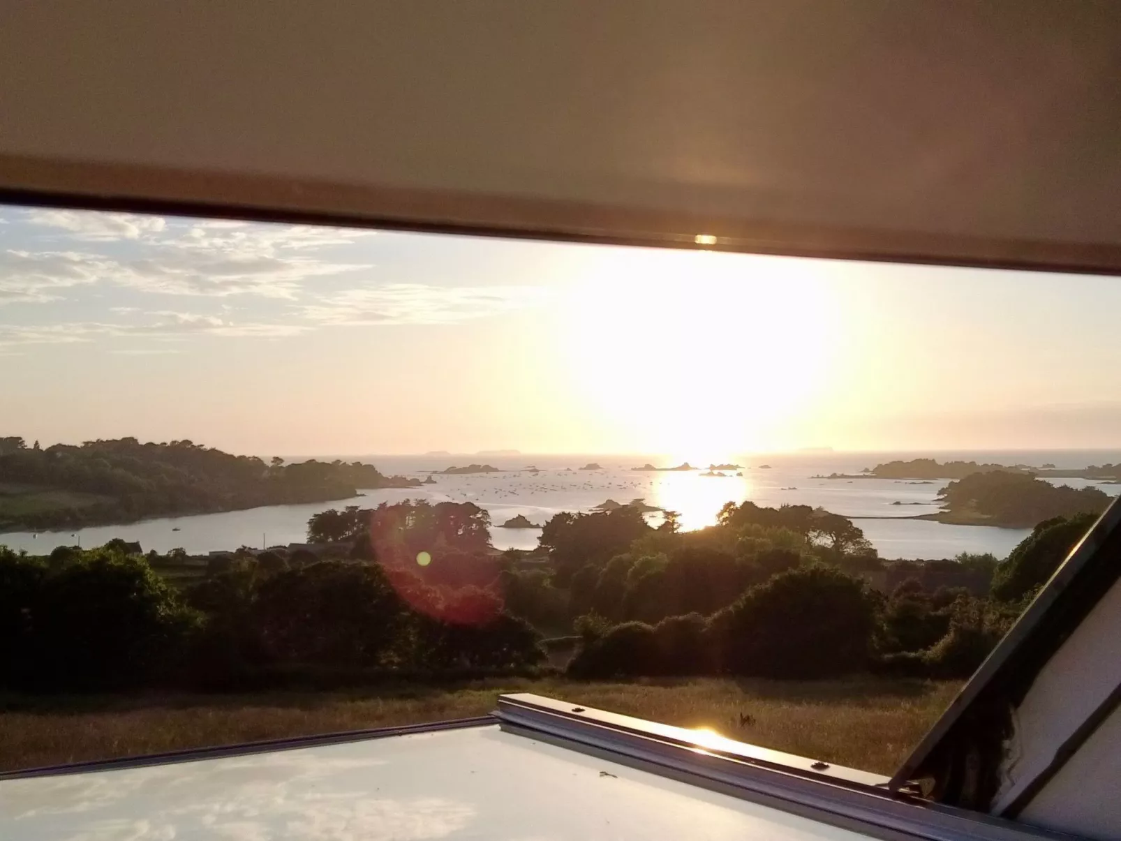 Neues Haus mit blendendem Meerblick