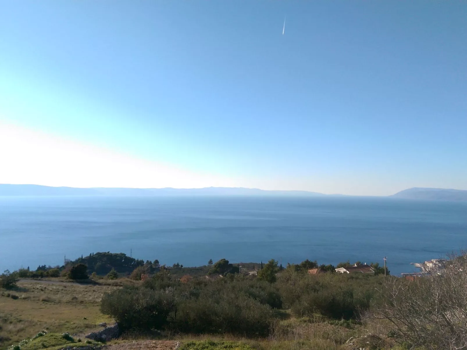 Mit Blick auf das Wasser