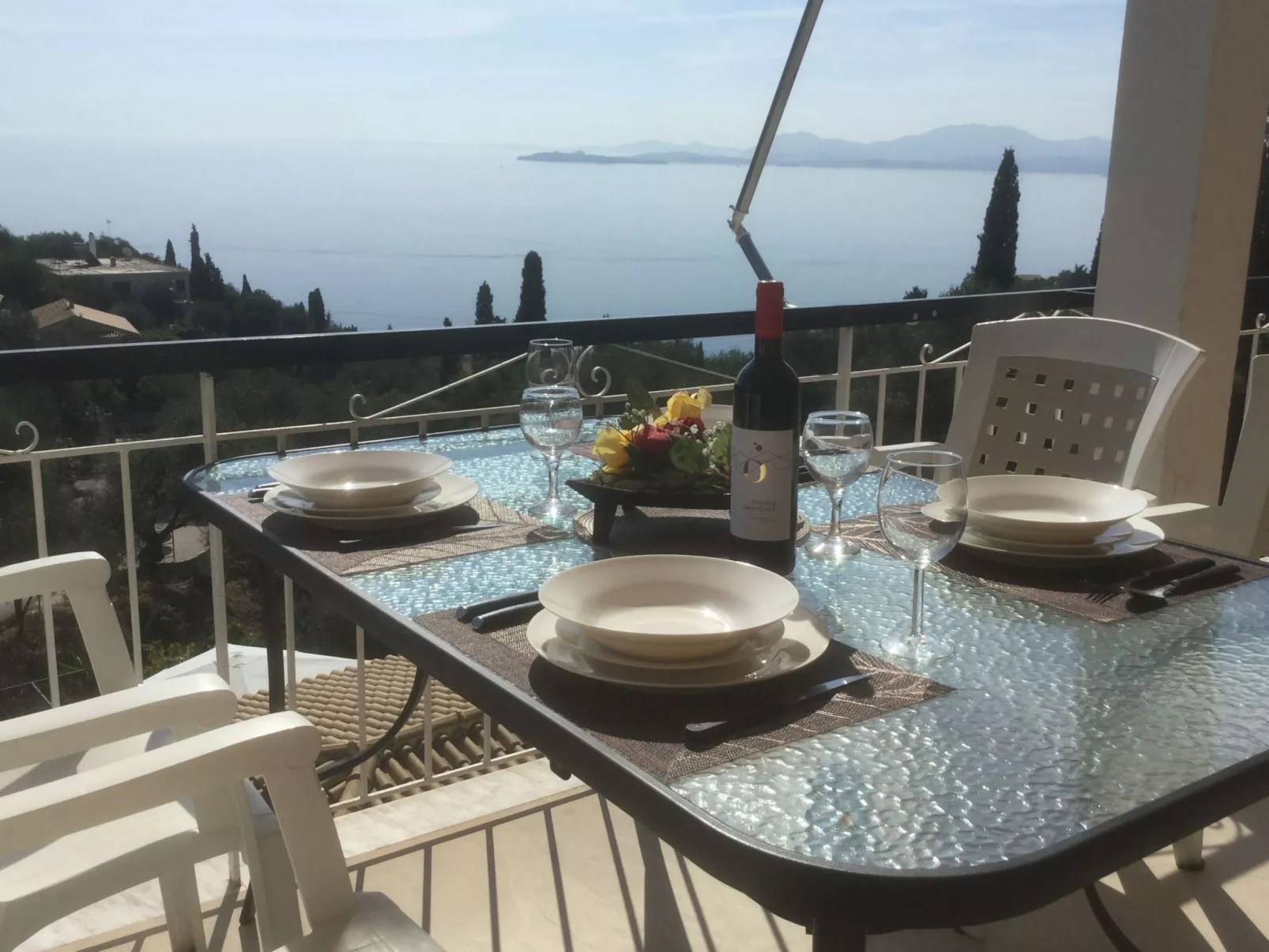 "Zeus" mit Infinity Pool-Draußen