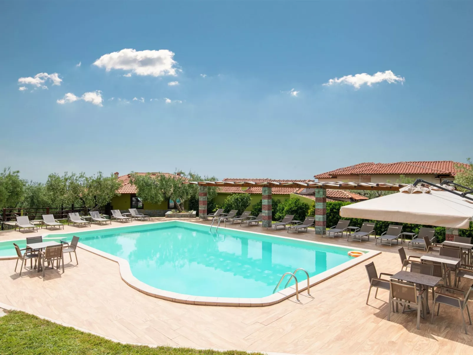 Modernes Studio für 3 Personen, Pool- und Gartenblick