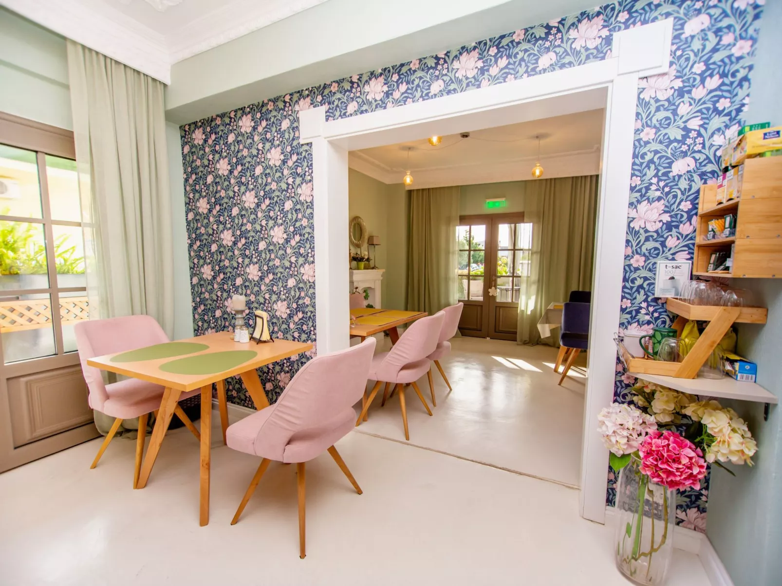 Mit Terrasse-Drinnen