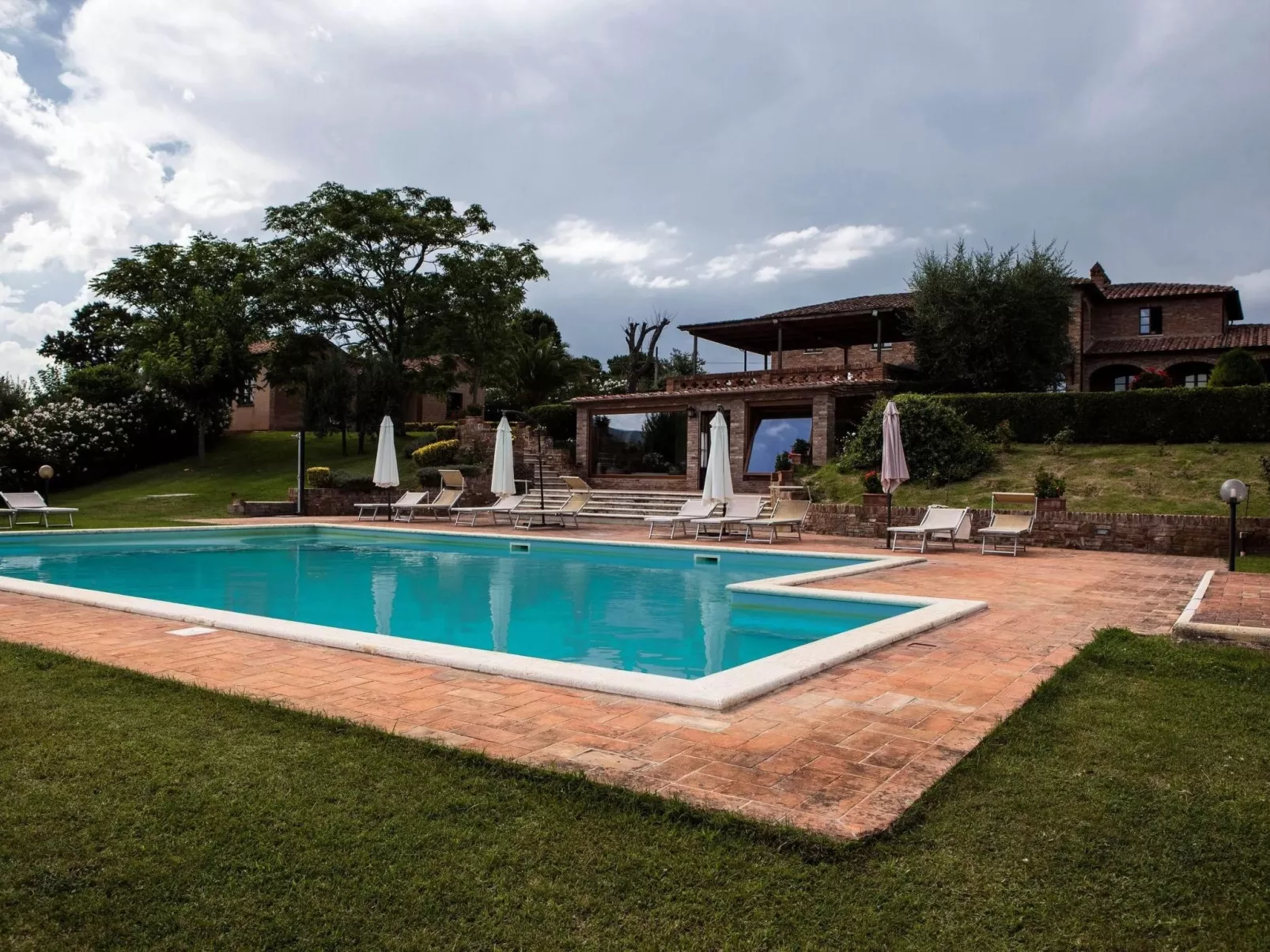 "Zypressen B4" mit Pool-Draußen