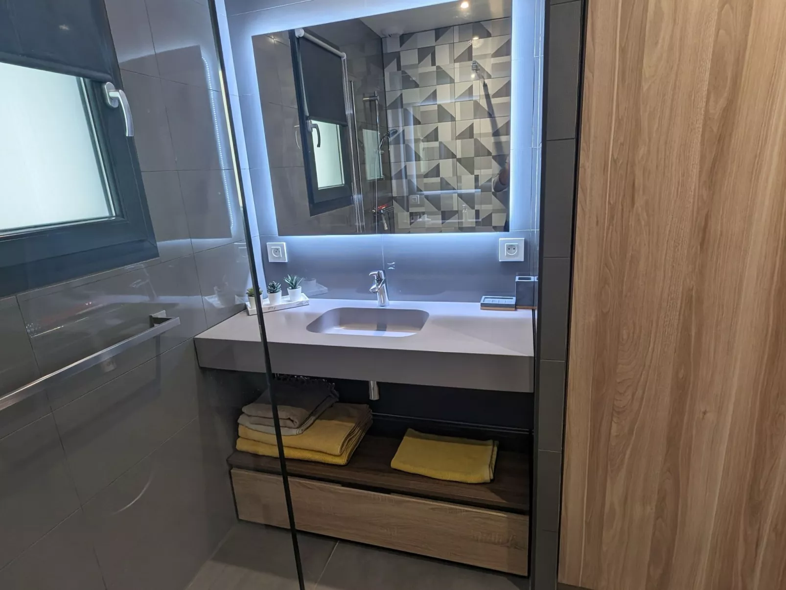 Luxuriöse Wohnung mit beheiztem Pool und private-Drinnen