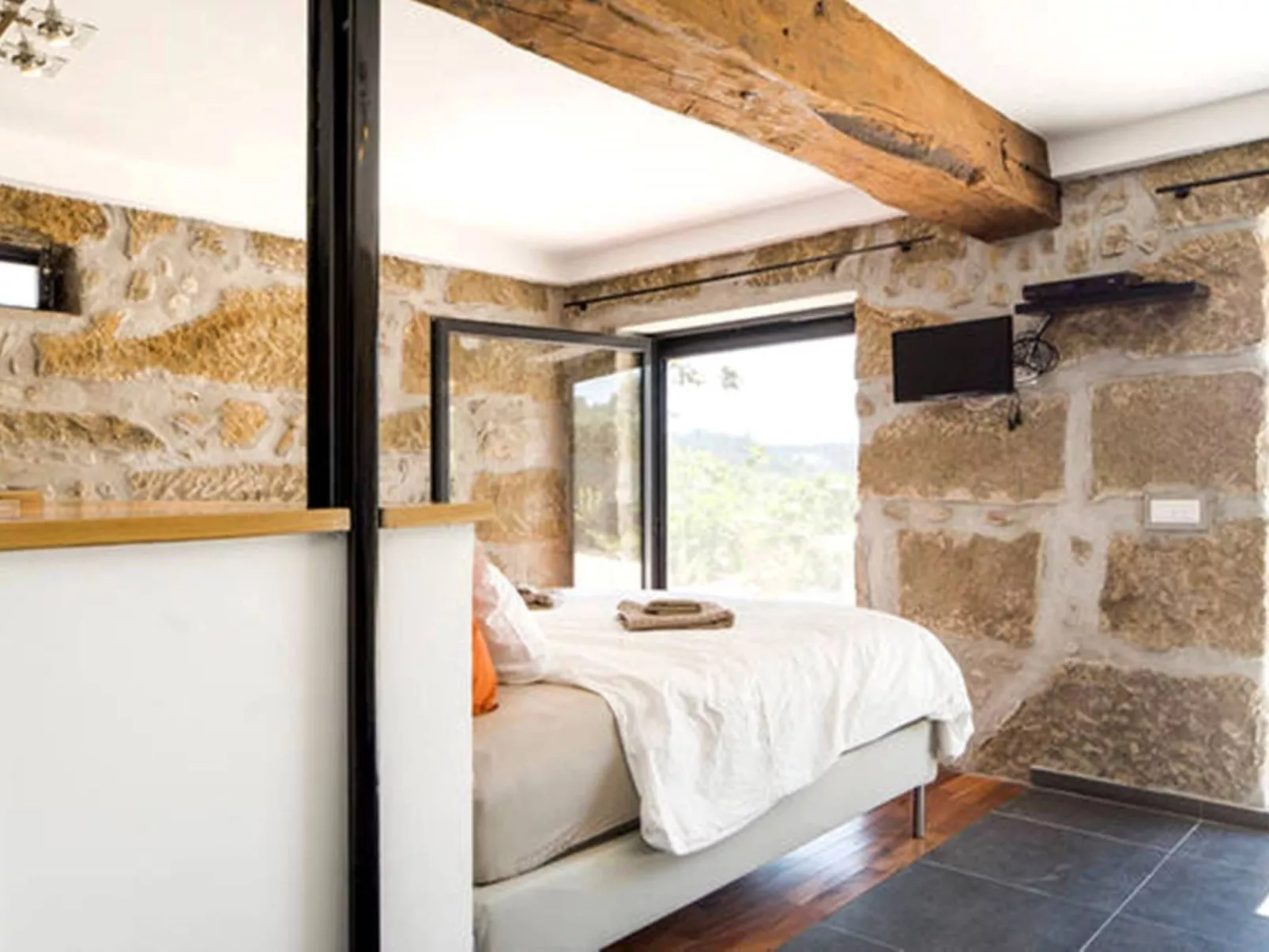 Großes renoviertes Landhaus in Tondela-Inside