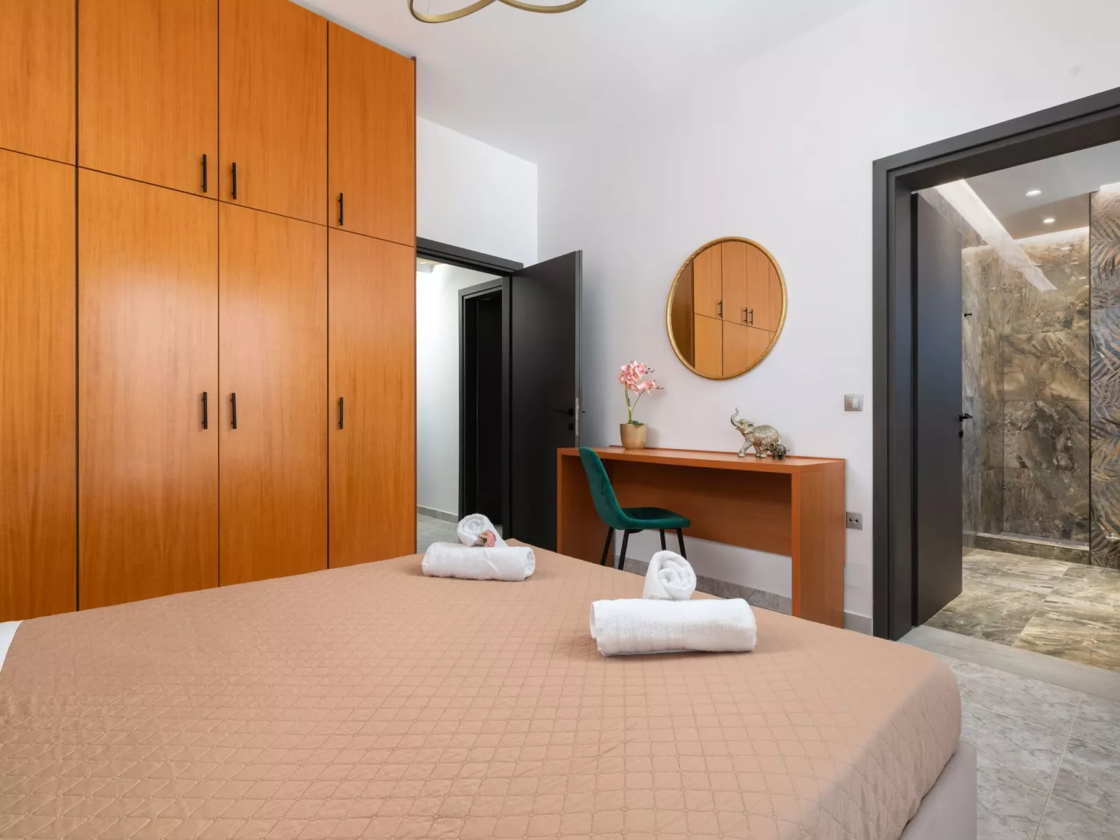 Elysianische Villa in der Nähe des Dorfes Afantou-Dedans